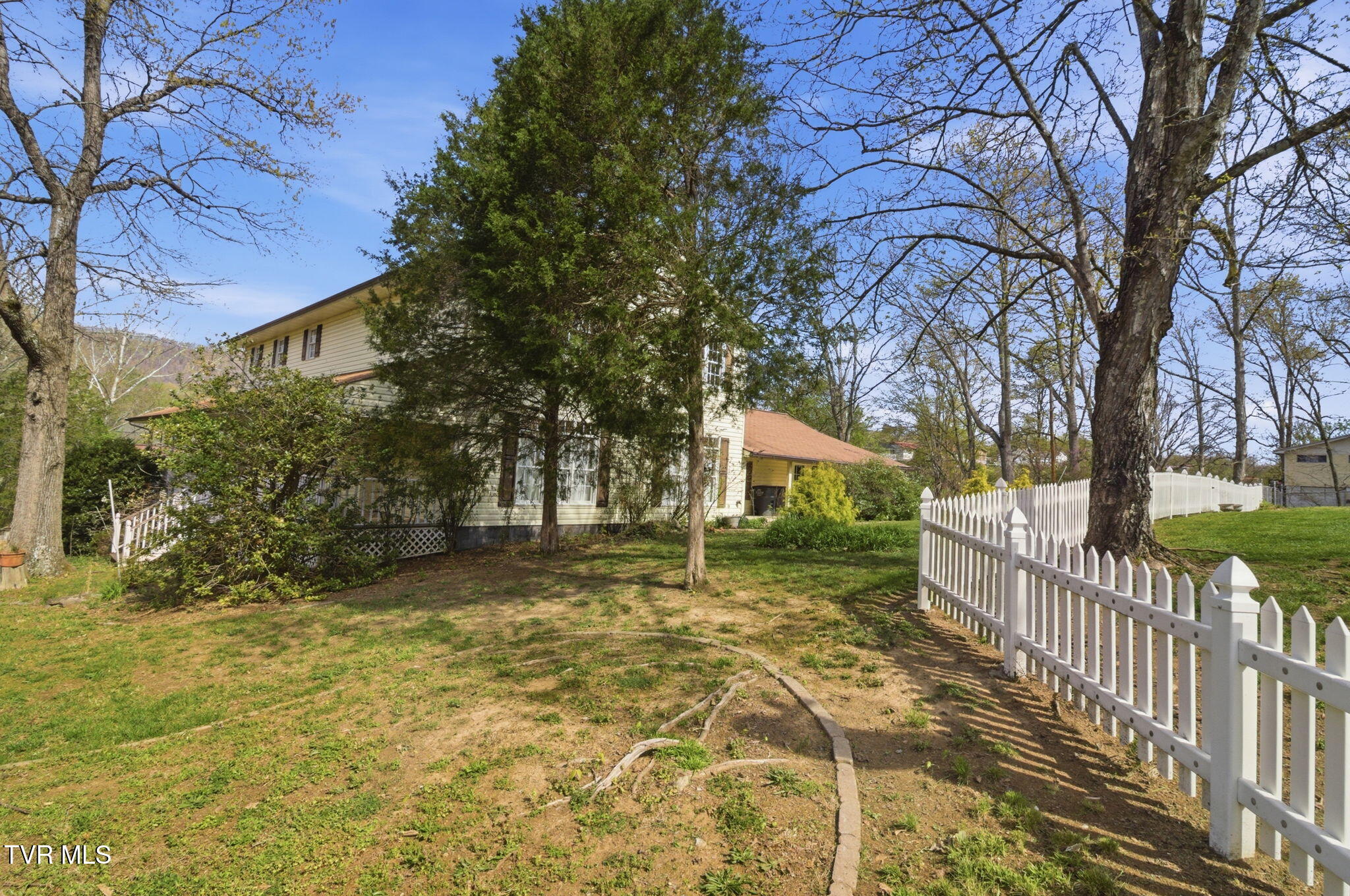 2412 Reservoir Road Property Photo 2