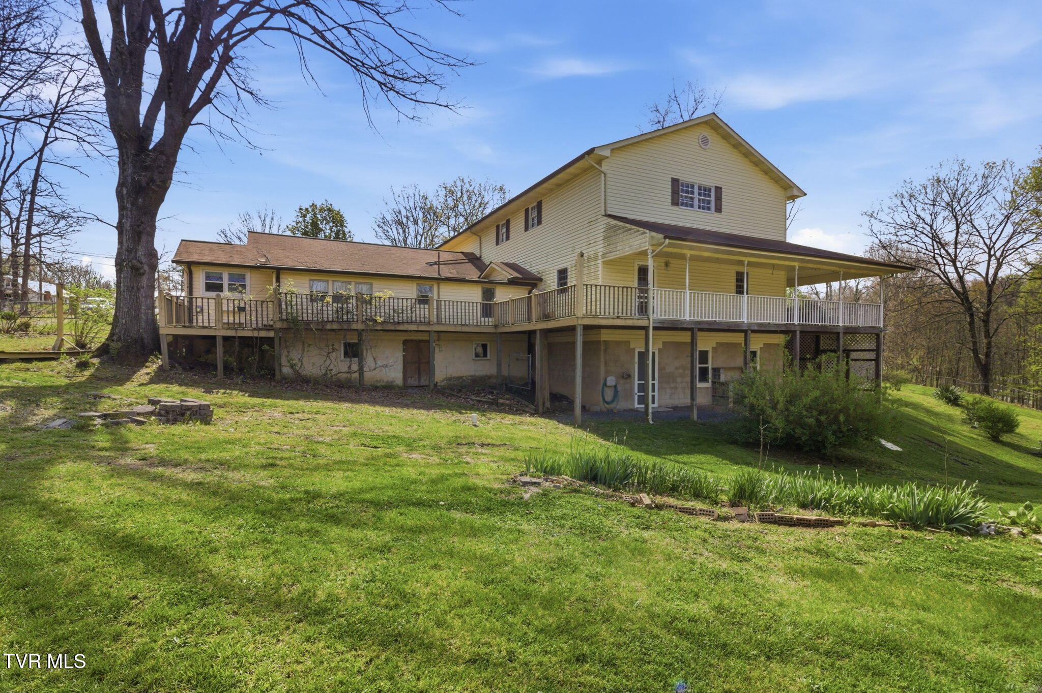 2412 Reservoir Road Property Photo 8