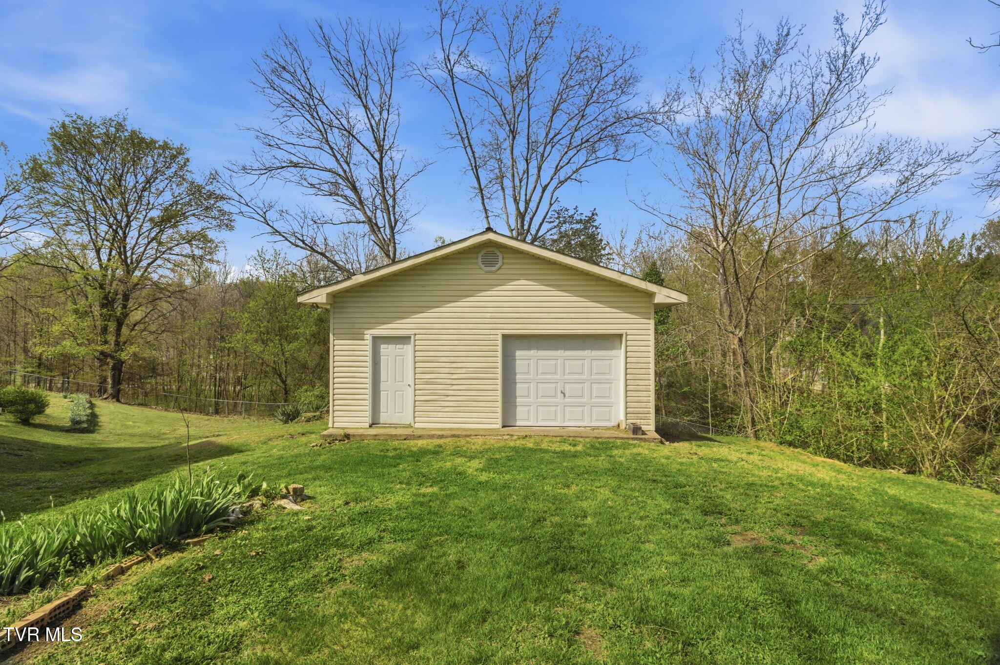2412 Reservoir Road Property Photo 9