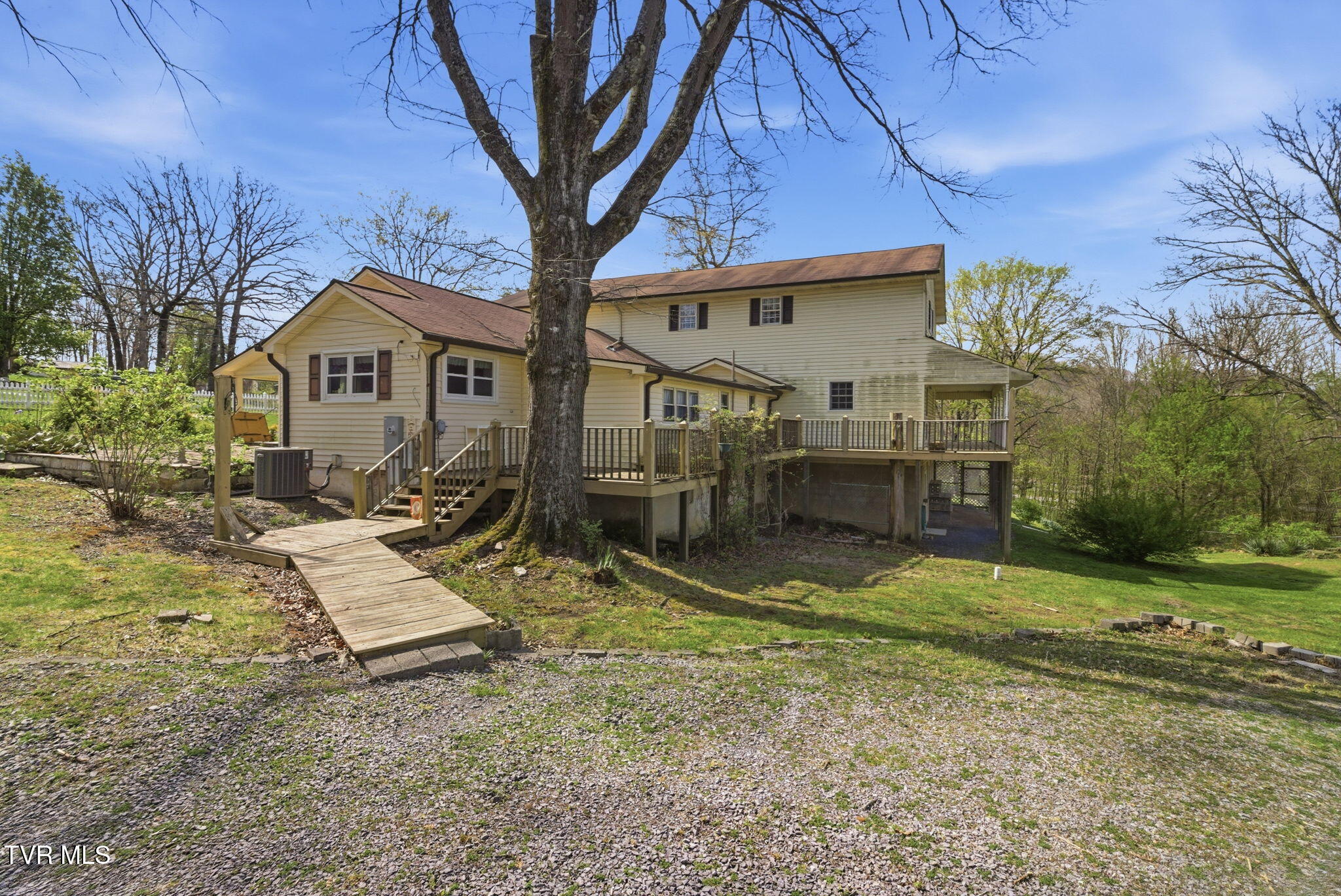 2412 Reservoir Road Property Photo 11