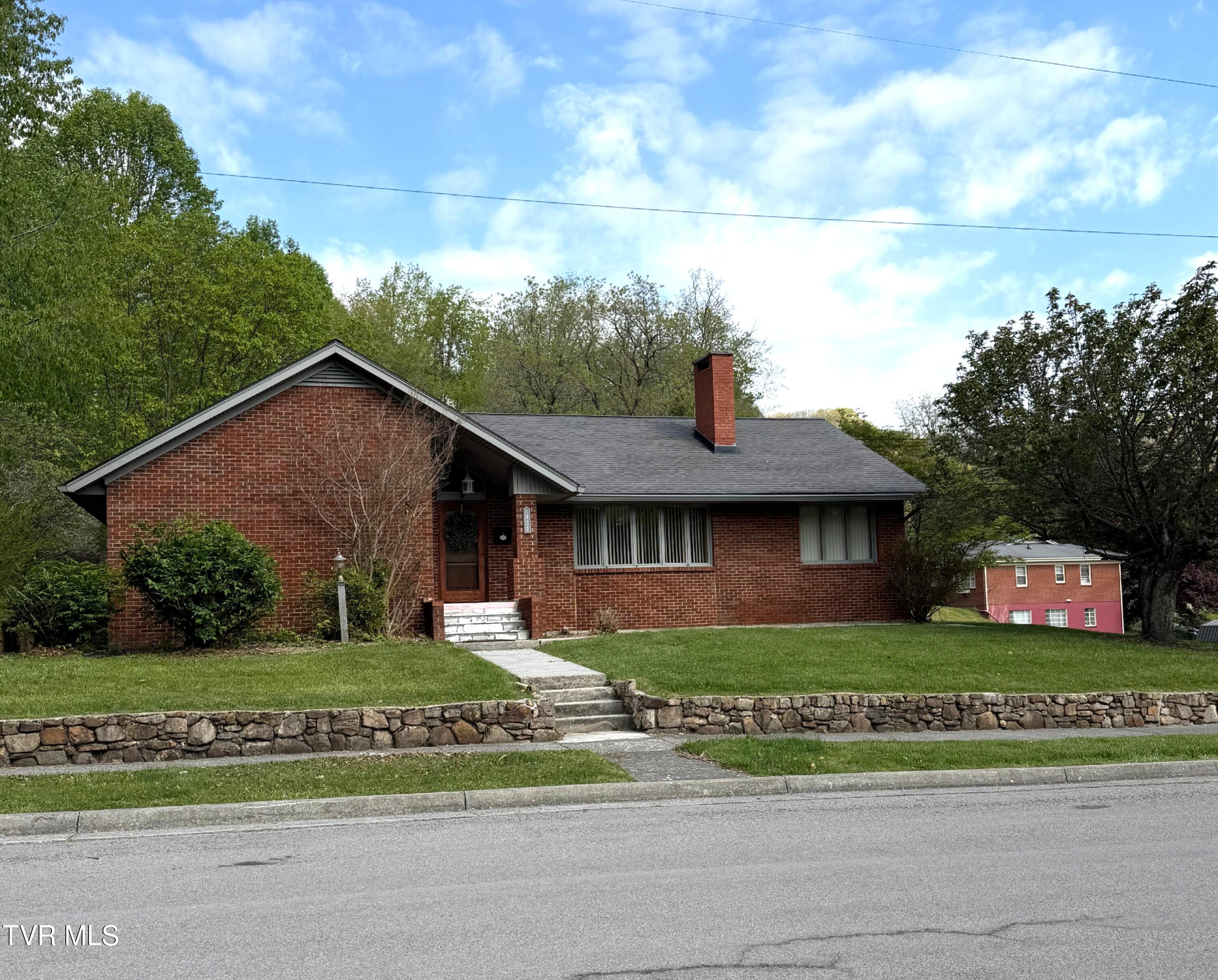 1202 Northwest Virginia Avenue Property Photo 1
