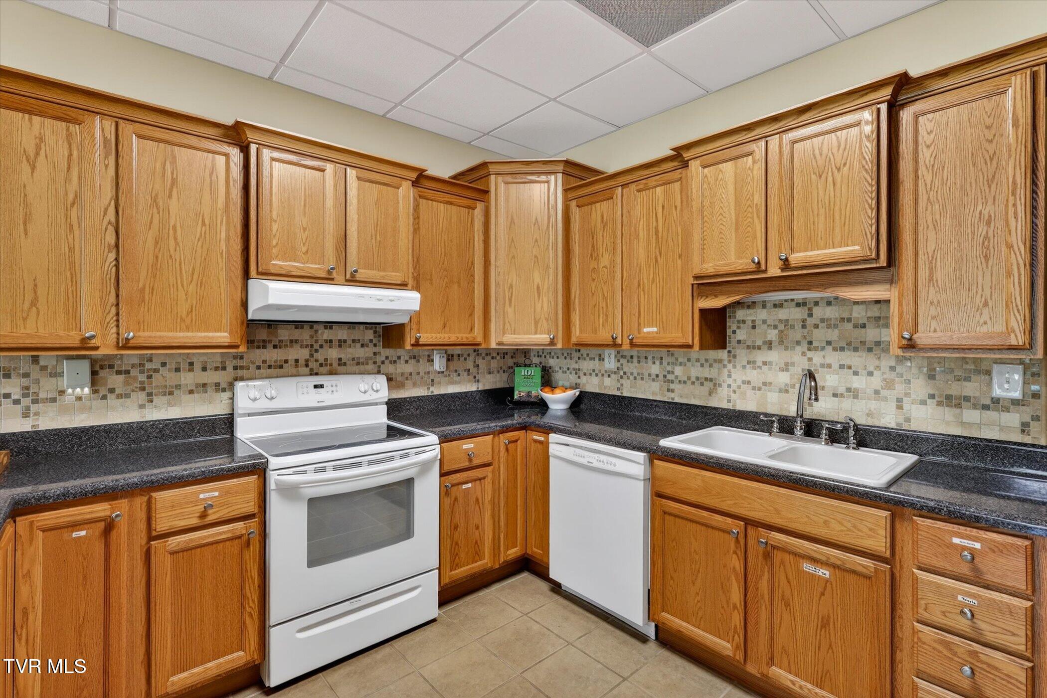 121 Sunnyfield Drive Property Photo 45
