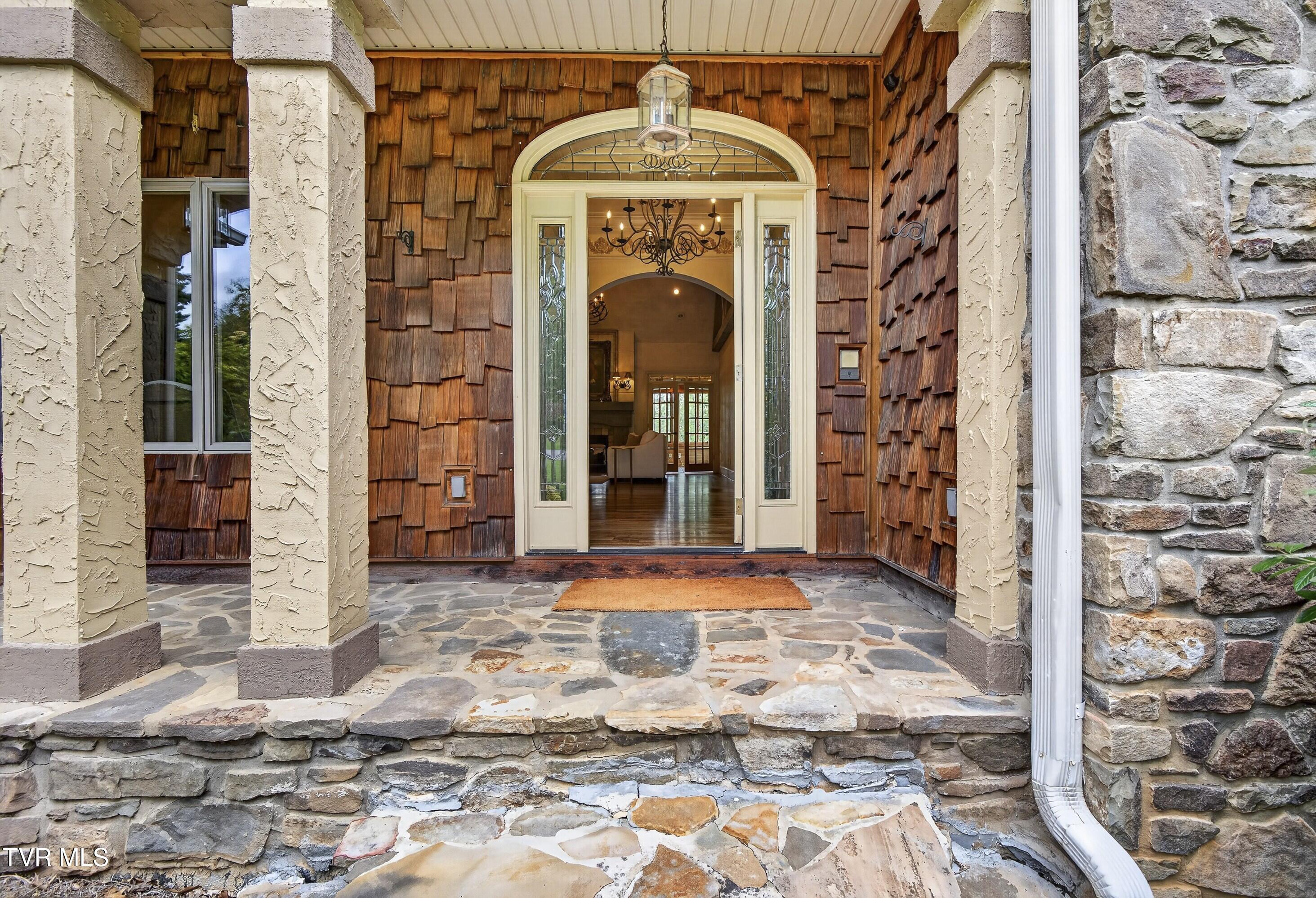 20268 Heron Circle Property Photo 4