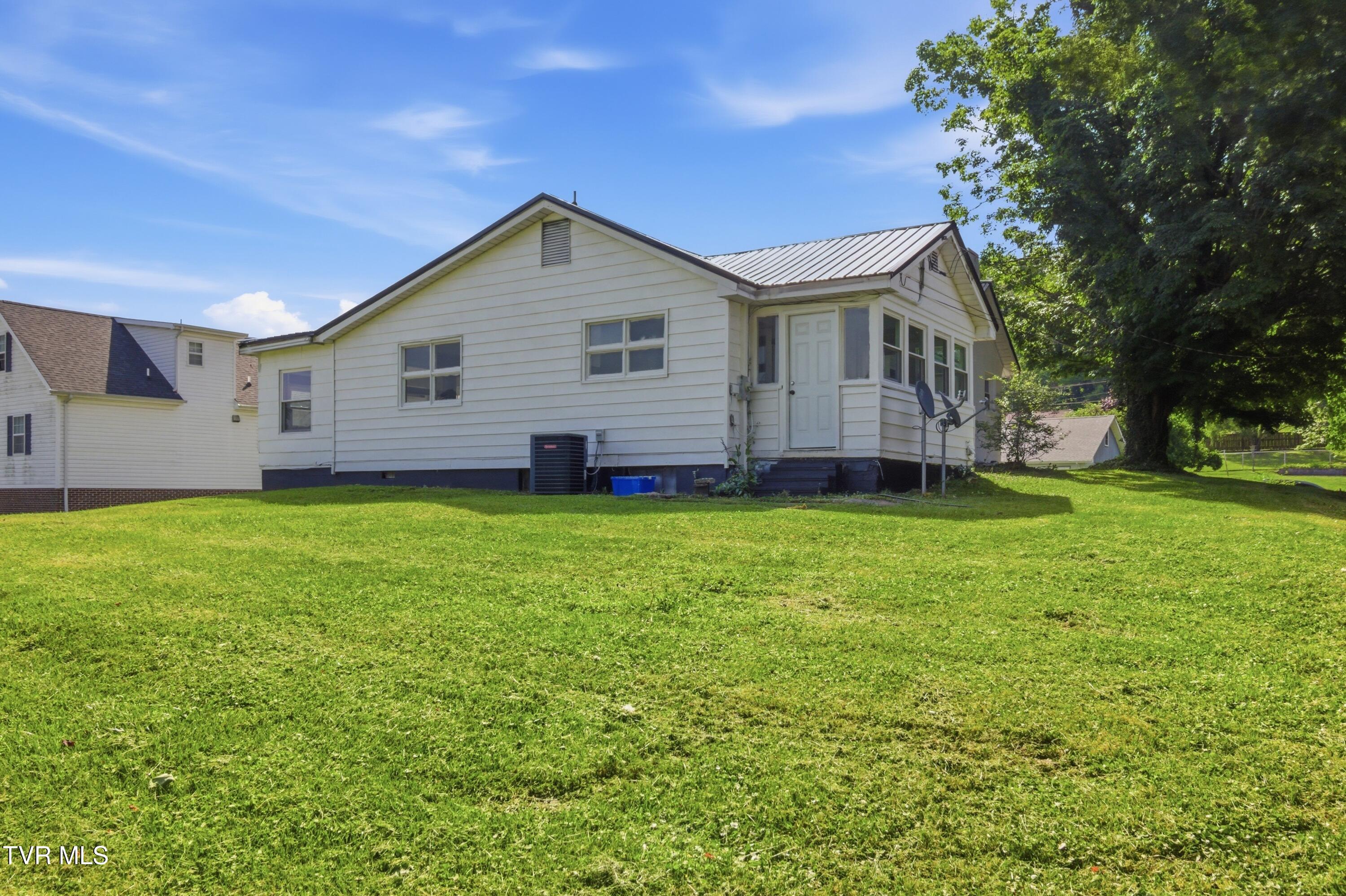 1721 Ridgeway Drive Property Photo 8