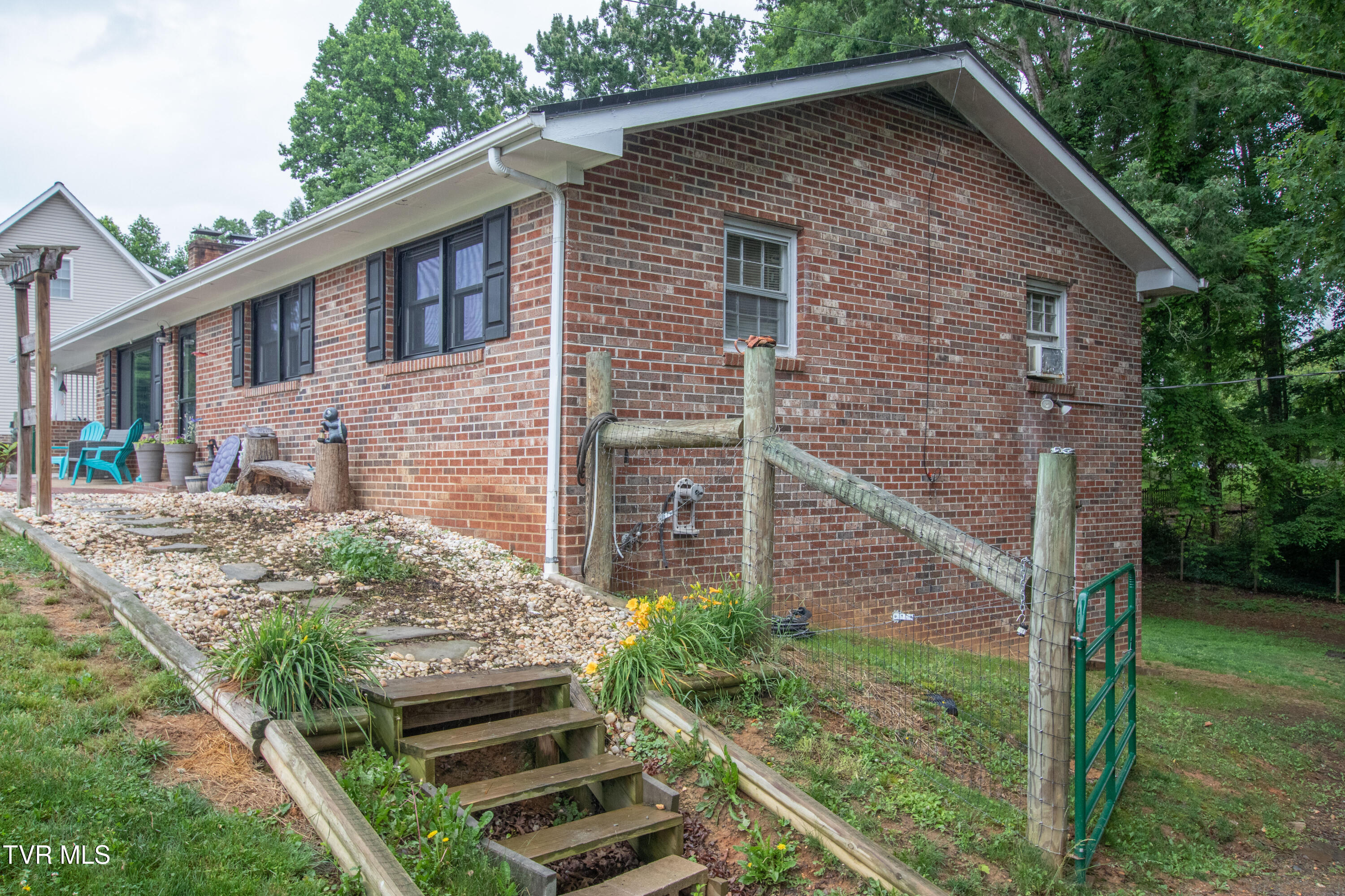 19201 Moulin Street Property Photo 3