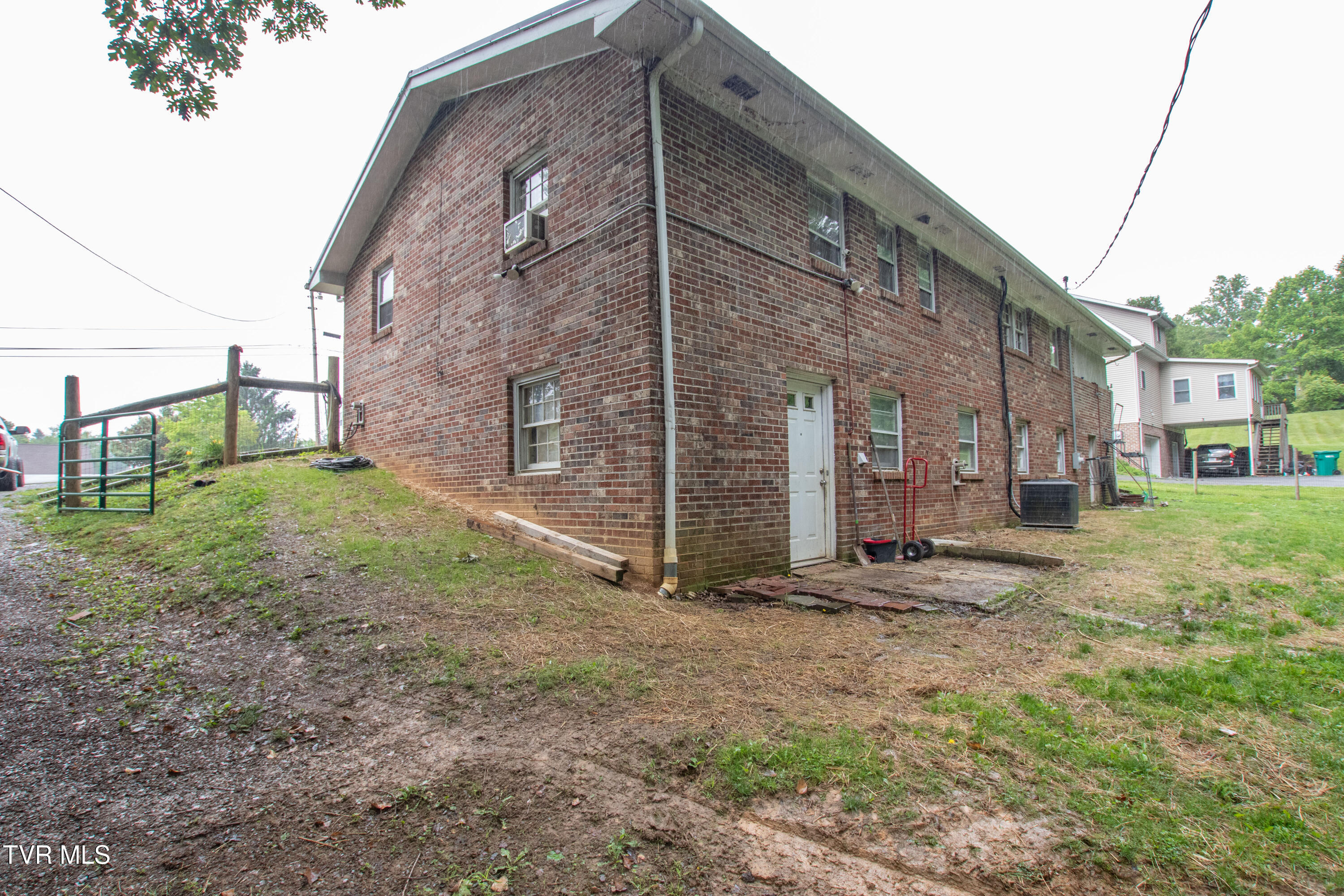 19201 Moulin Street Property Photo 8