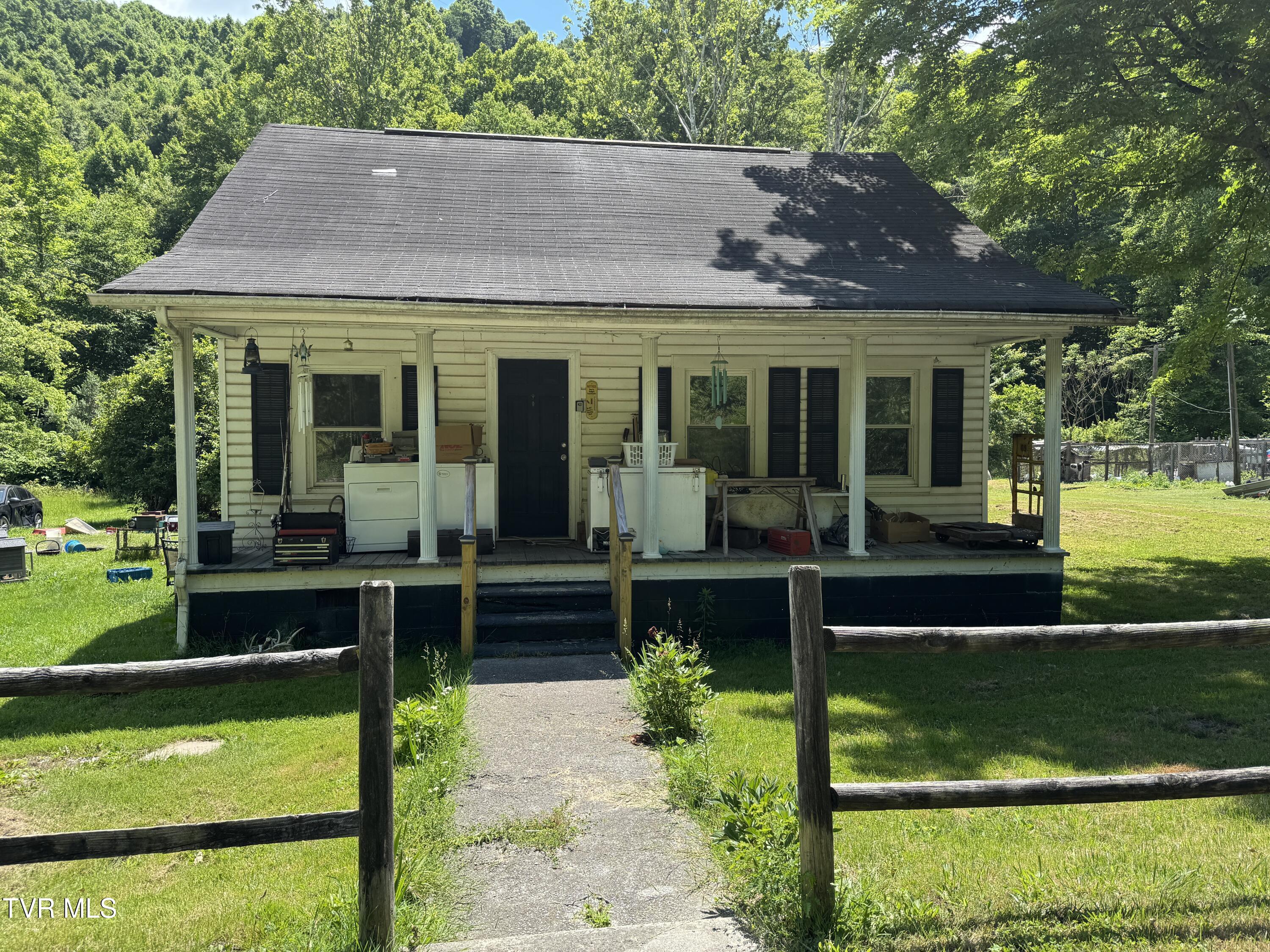2342 Roda Road Property Photo 1