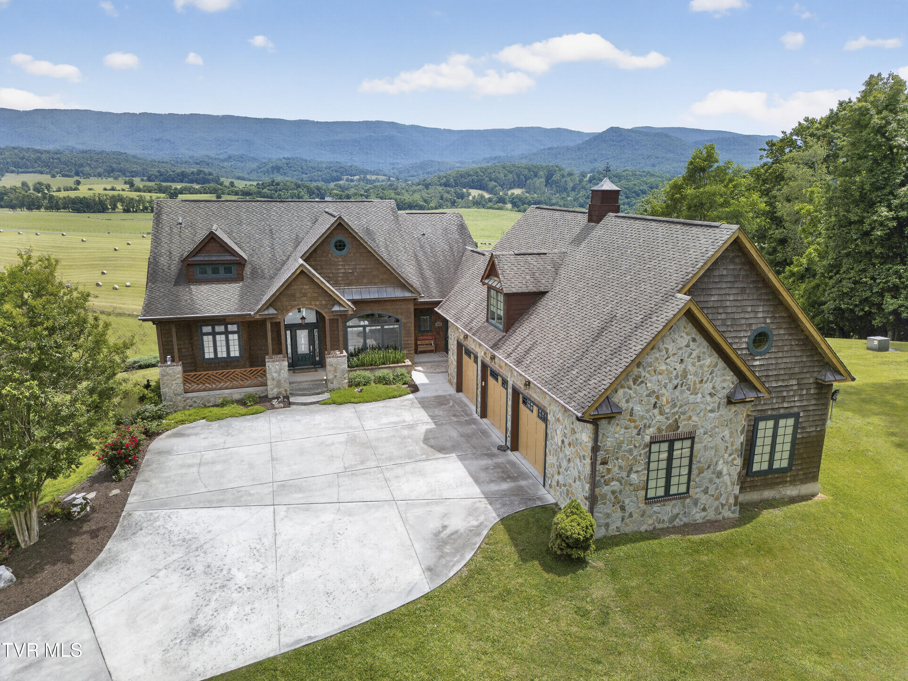15277 Bishop Road Property Photo 1