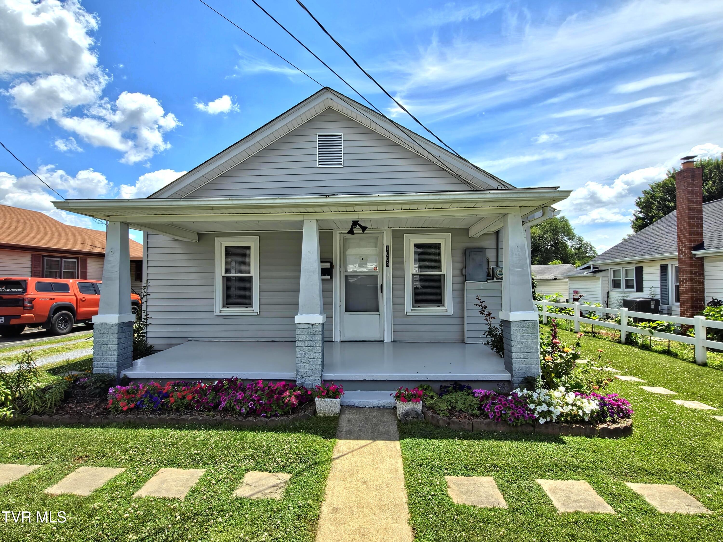 1009 Riverside Avenue Property Photo 1