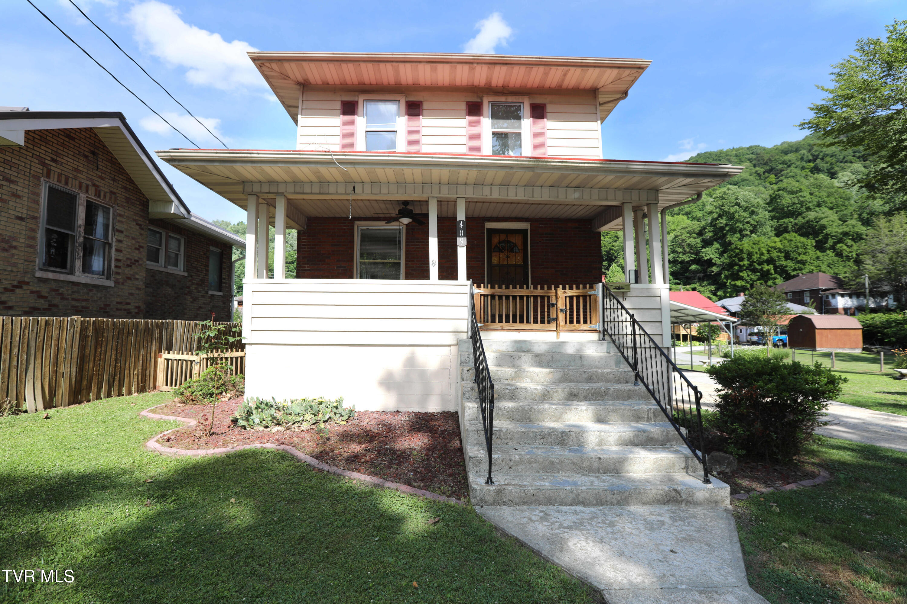 409 Wise Street Property Photo 1