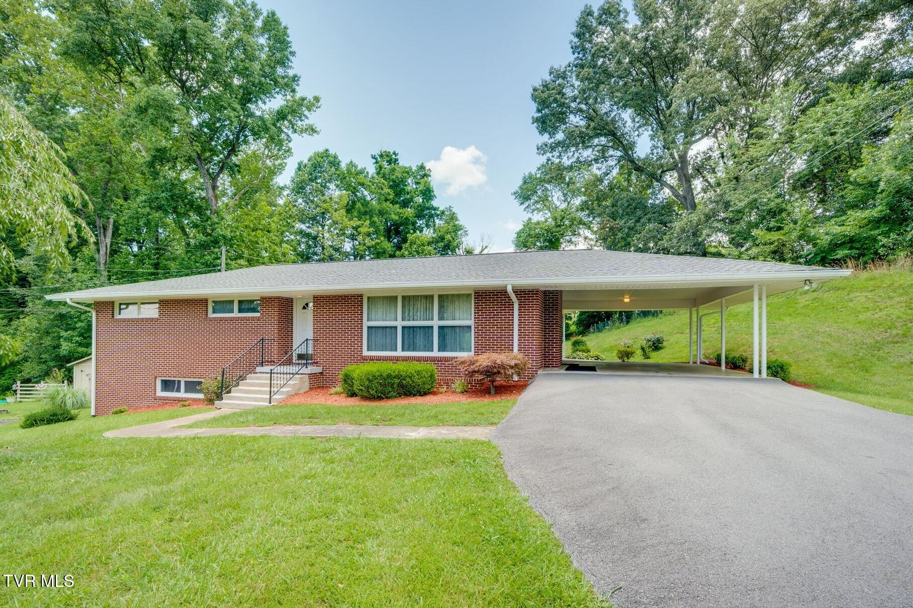 912 Spring Valley Drive Property Photo 1