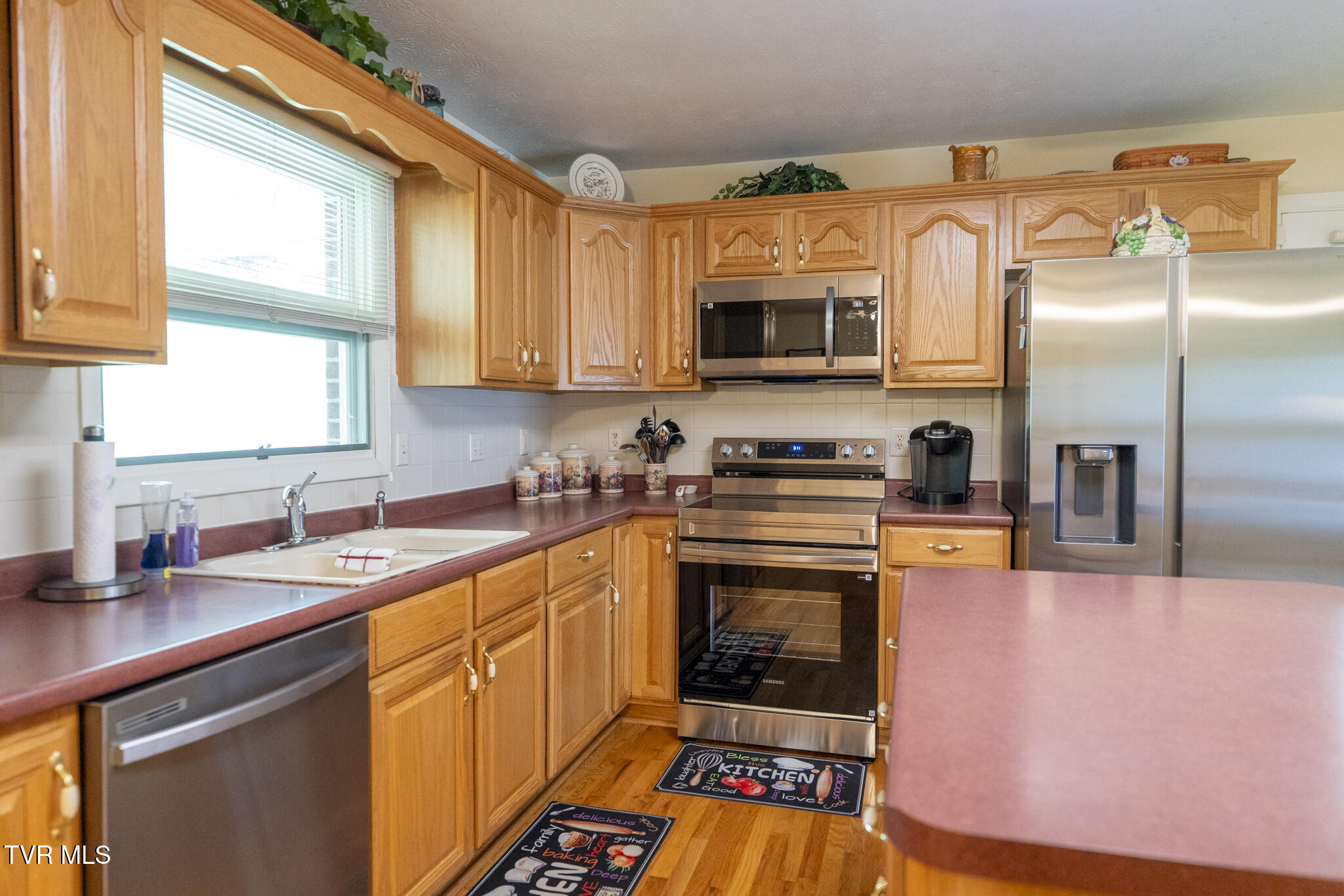 912 Spring Valley Drive Property Photo 6