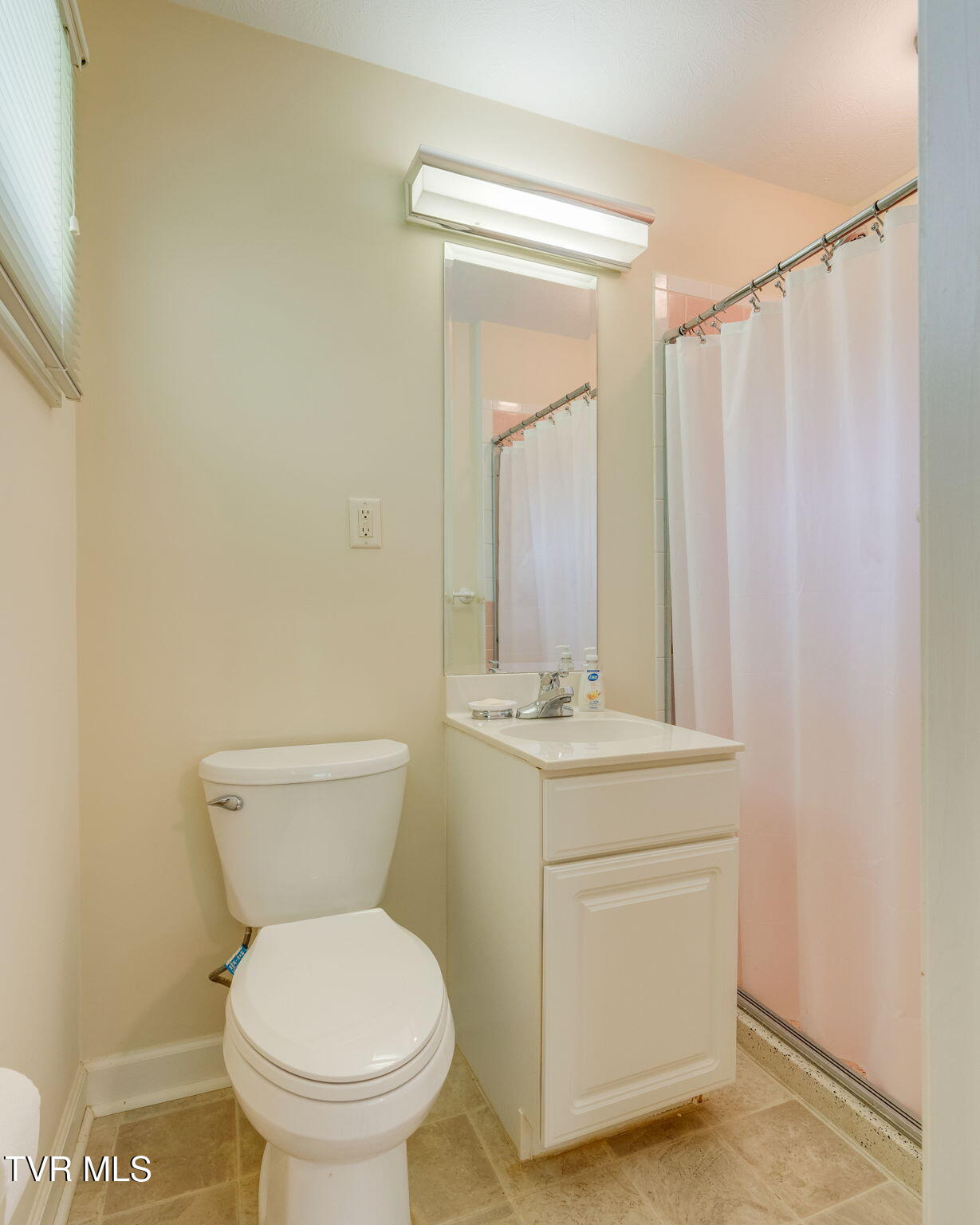 912 Spring Valley Drive Property Photo 14