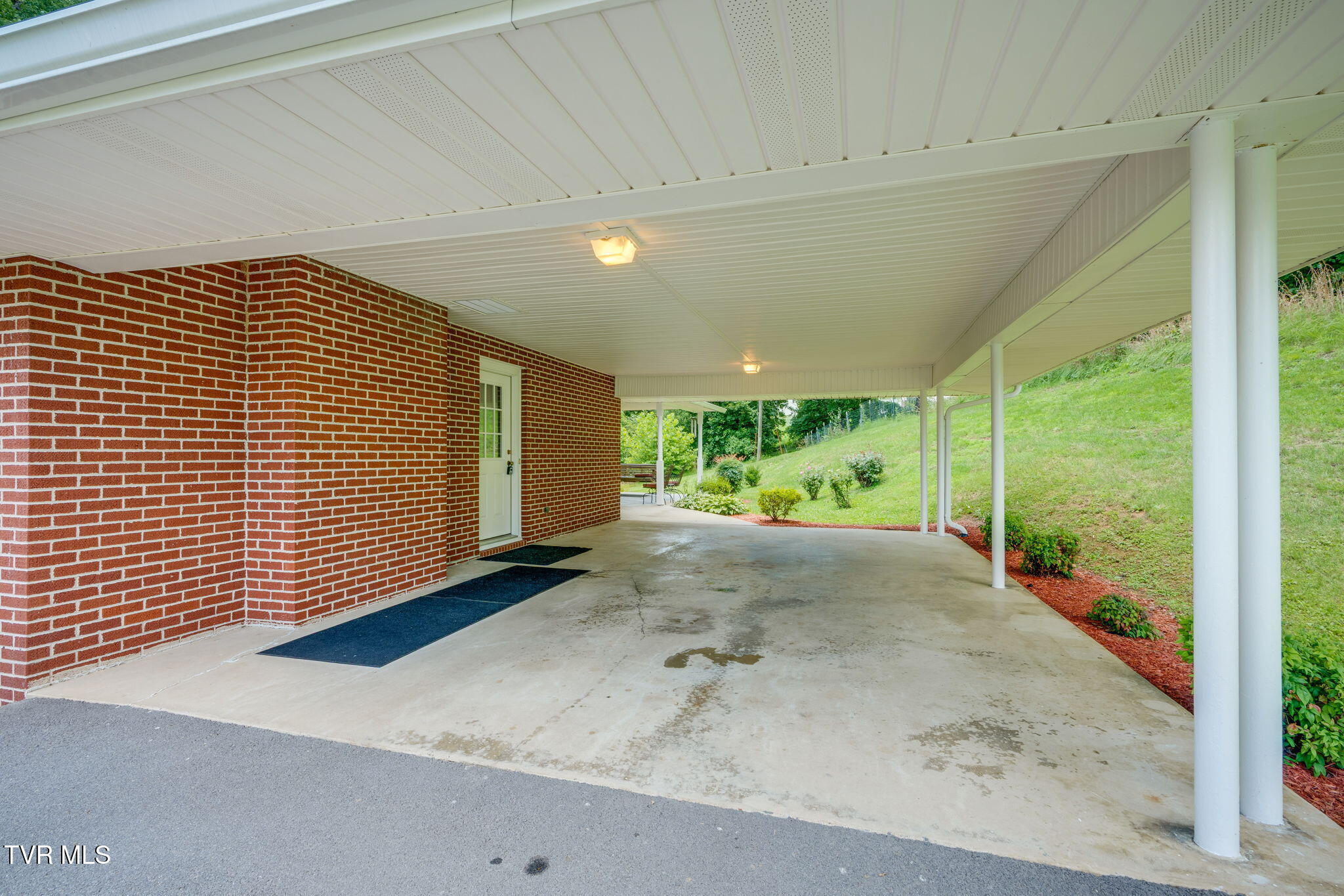 912 Spring Valley Drive Property Photo 21