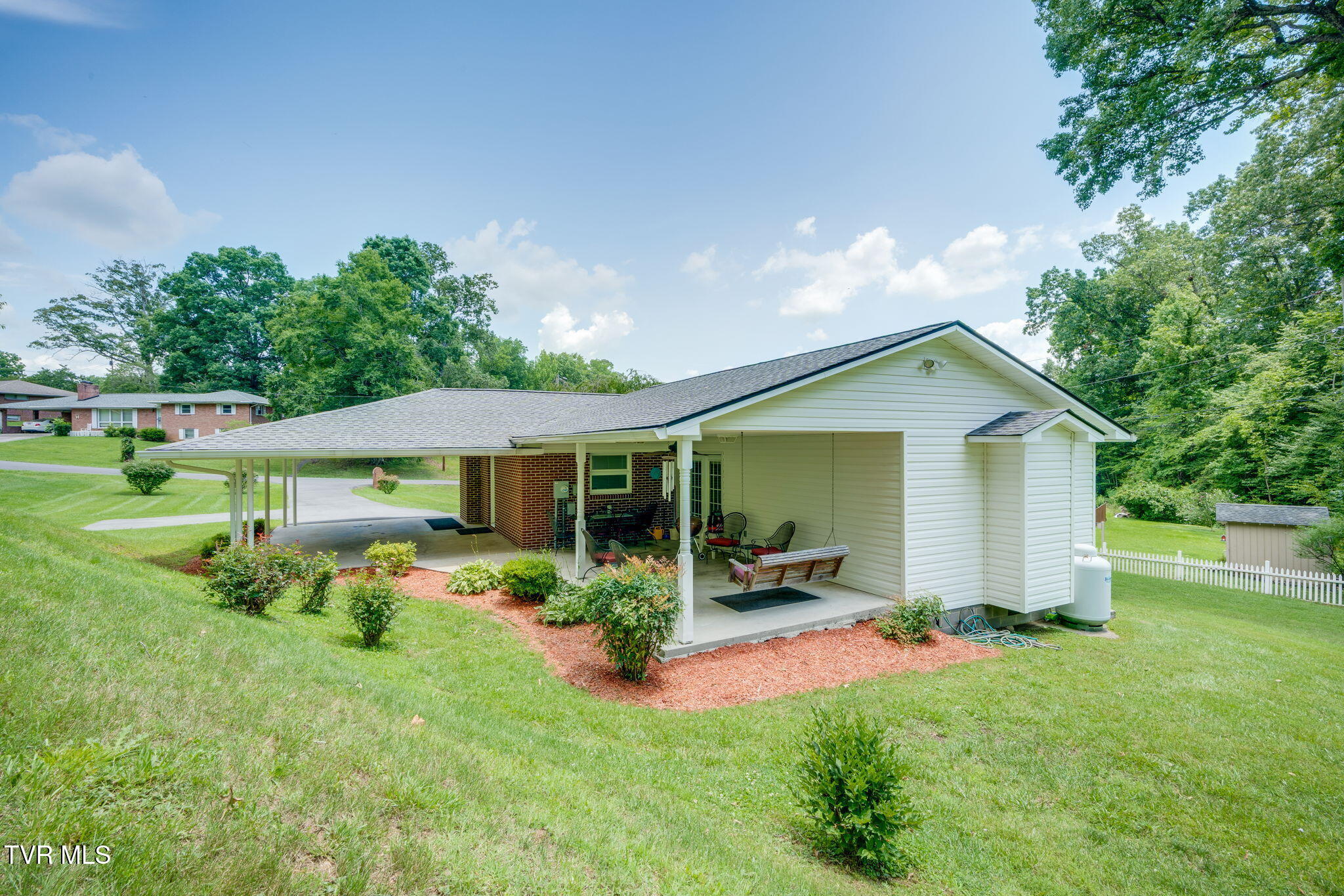 912 Spring Valley Drive Property Photo 23