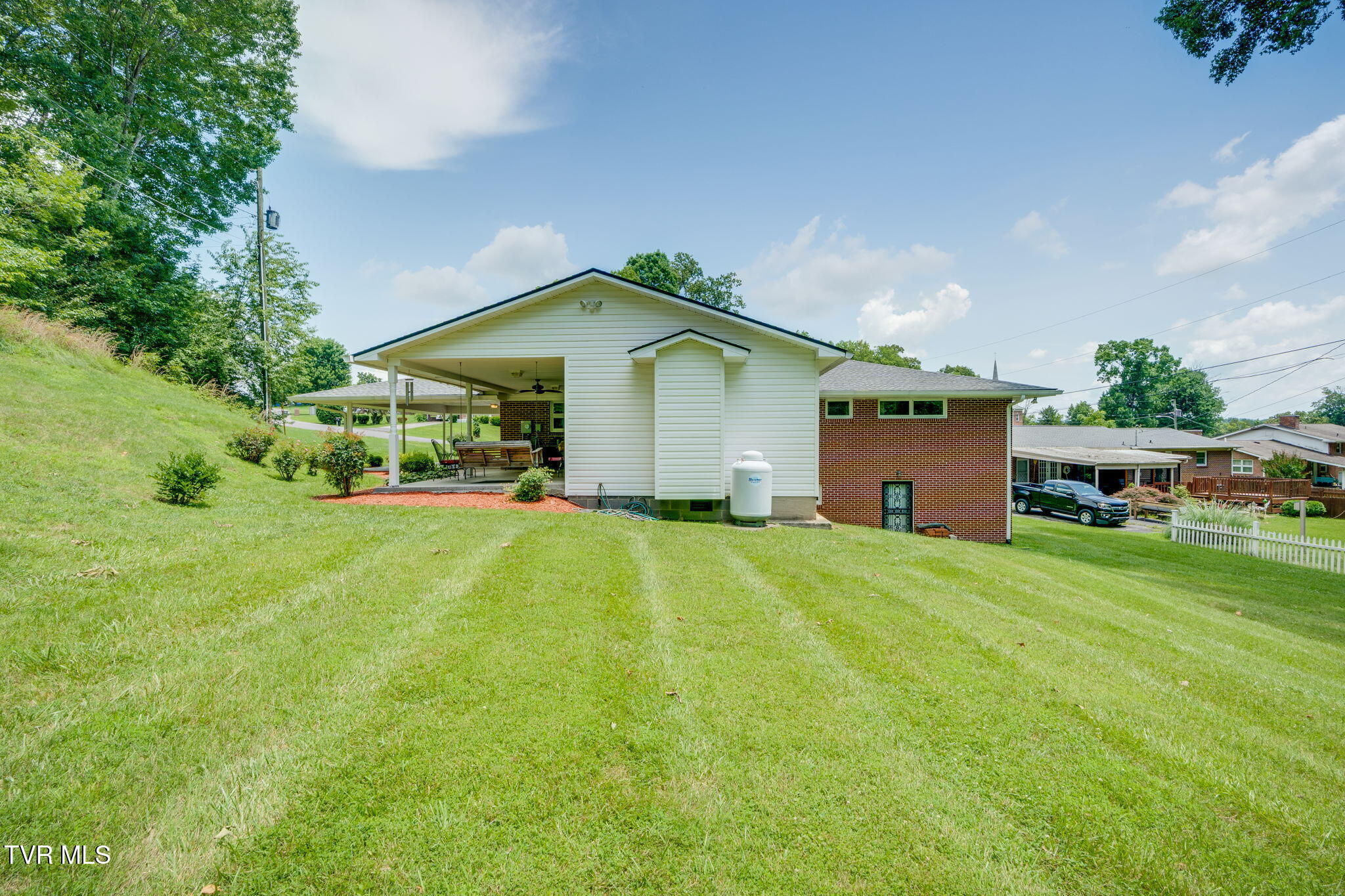 912 Spring Valley Drive Property Photo 24