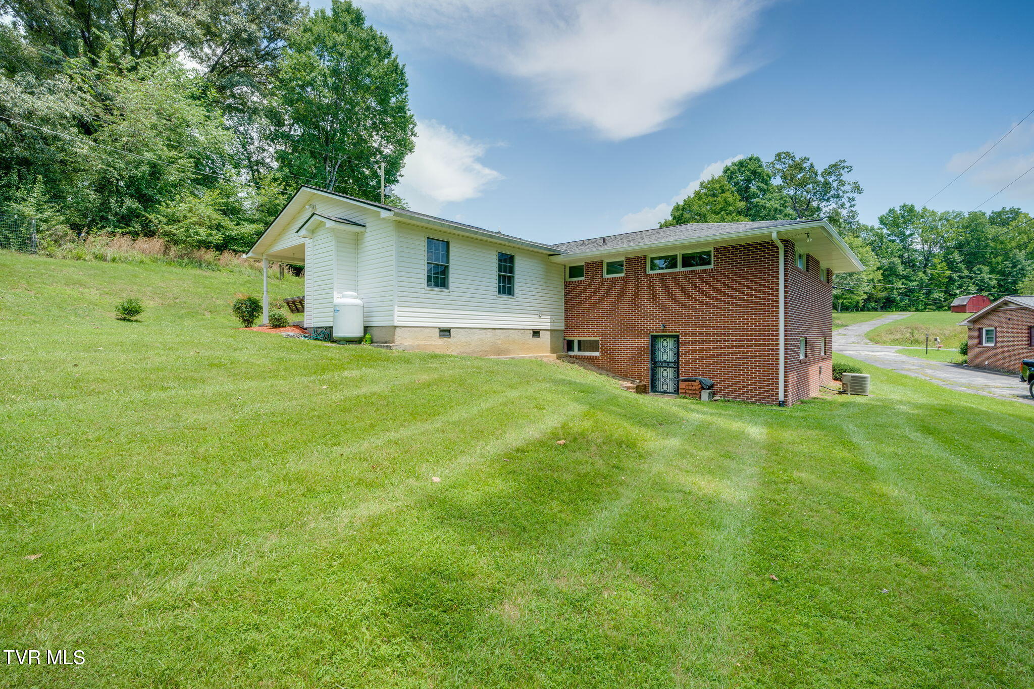 912 Spring Valley Drive Property Photo 25