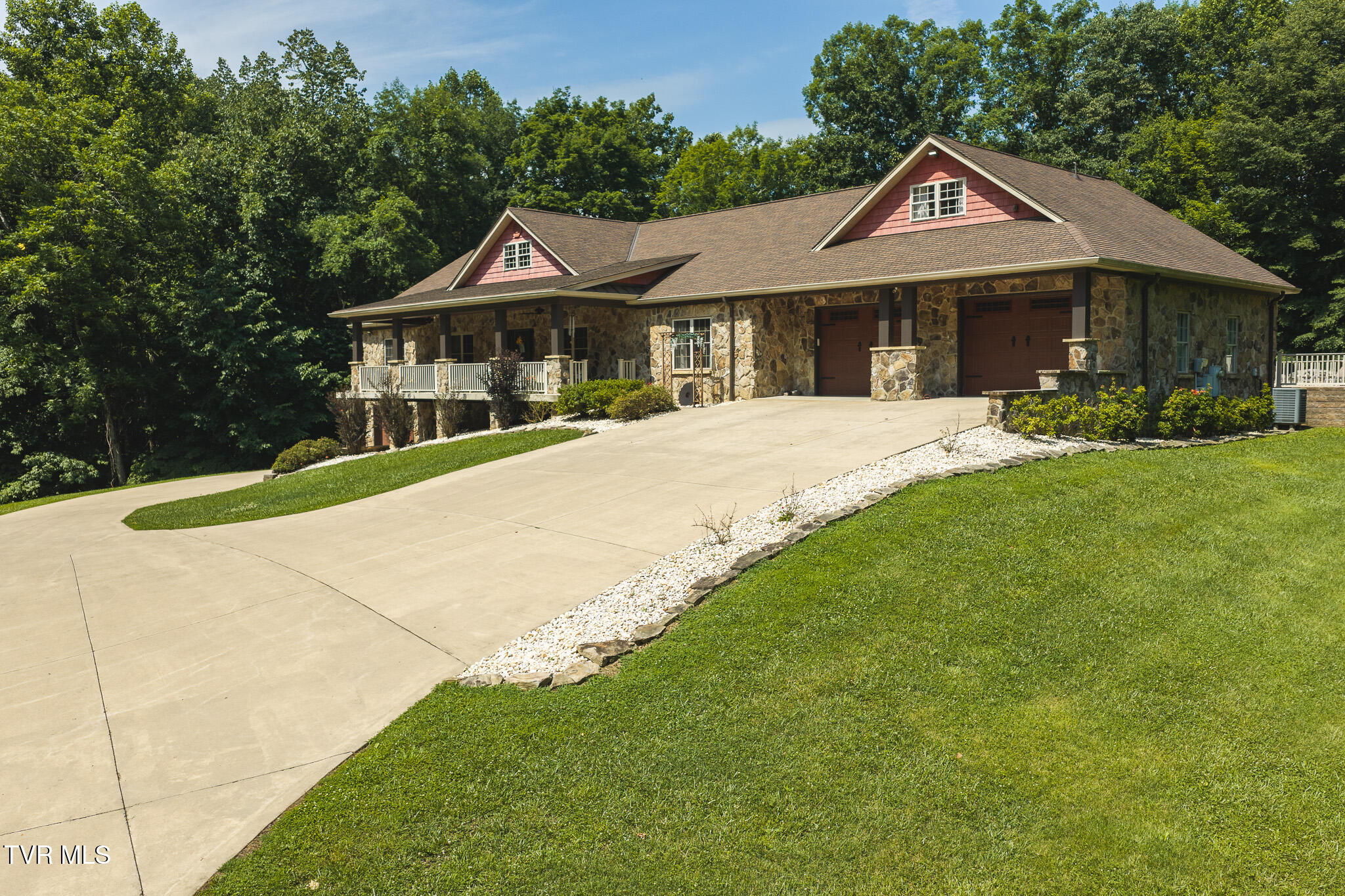167 Tailwater Road Property Photo 1