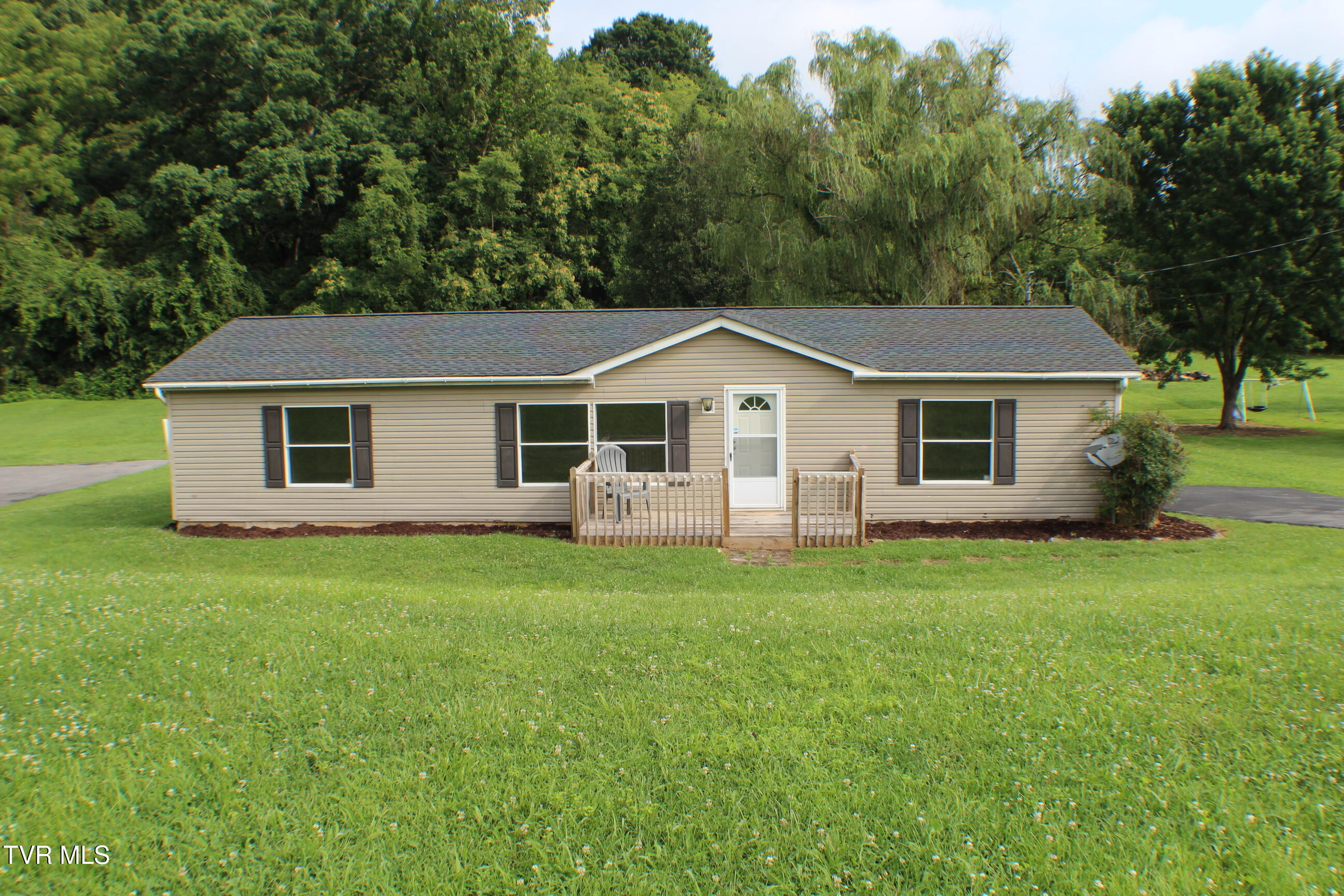 1028 Pleasant Drive Property Photo 1