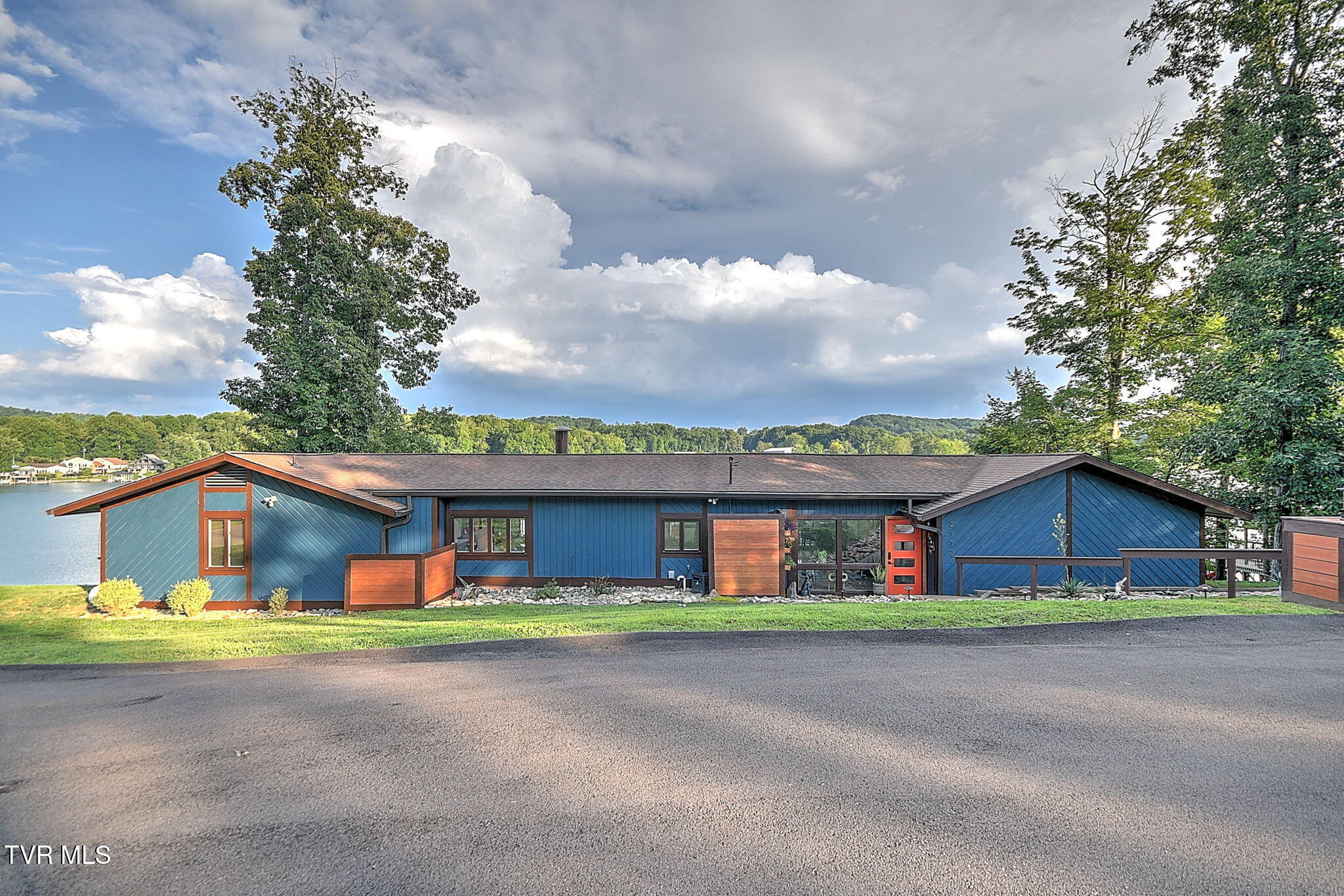 2772 Devault Bridge Road Property Photo 1