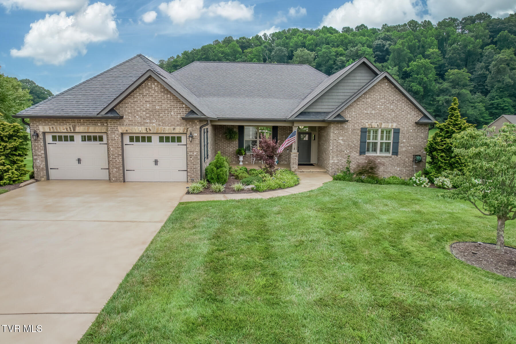 105 Shadden Springs Property Photo 1