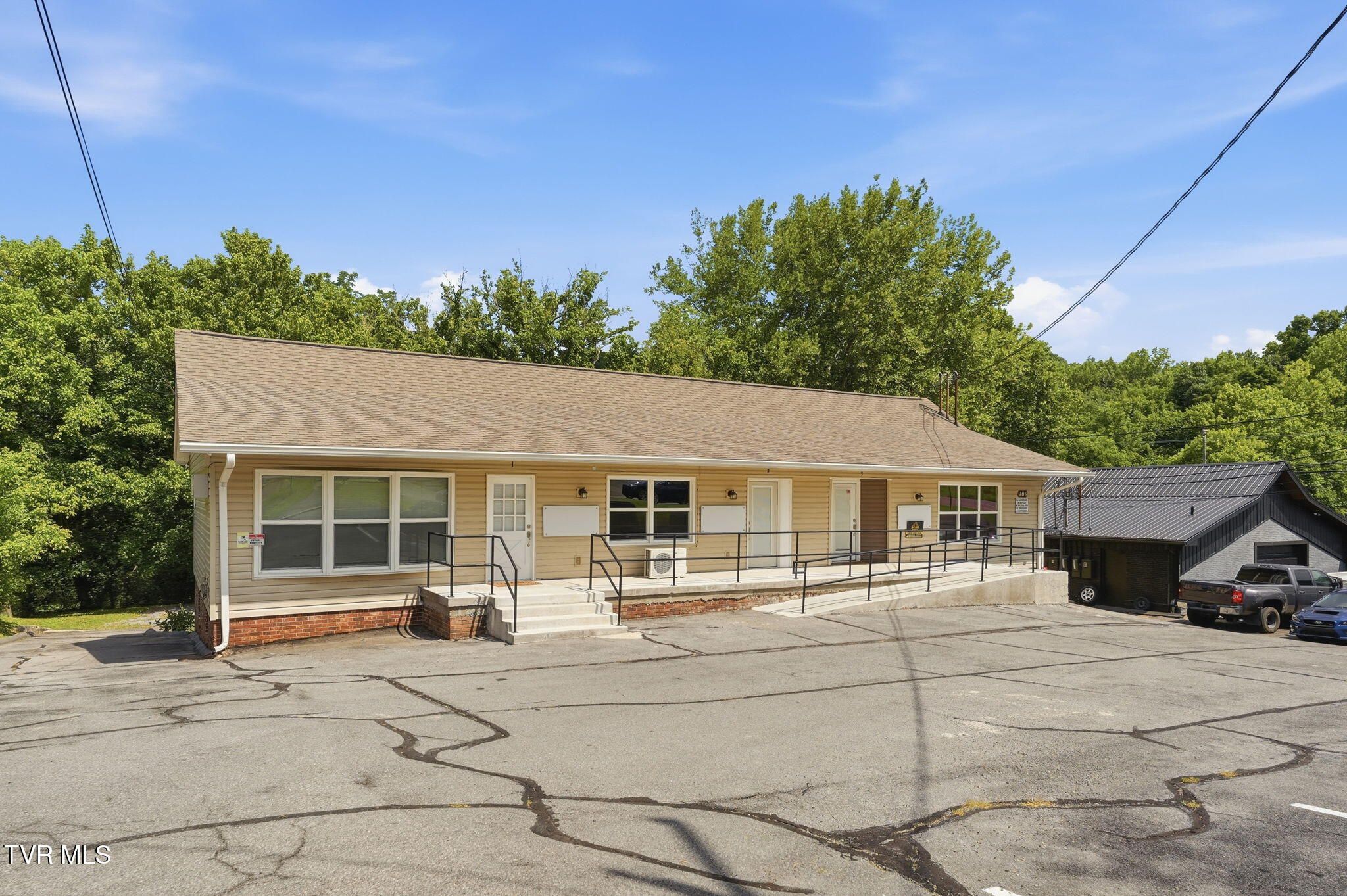 105 Brookfield Drive Property Photo 1
