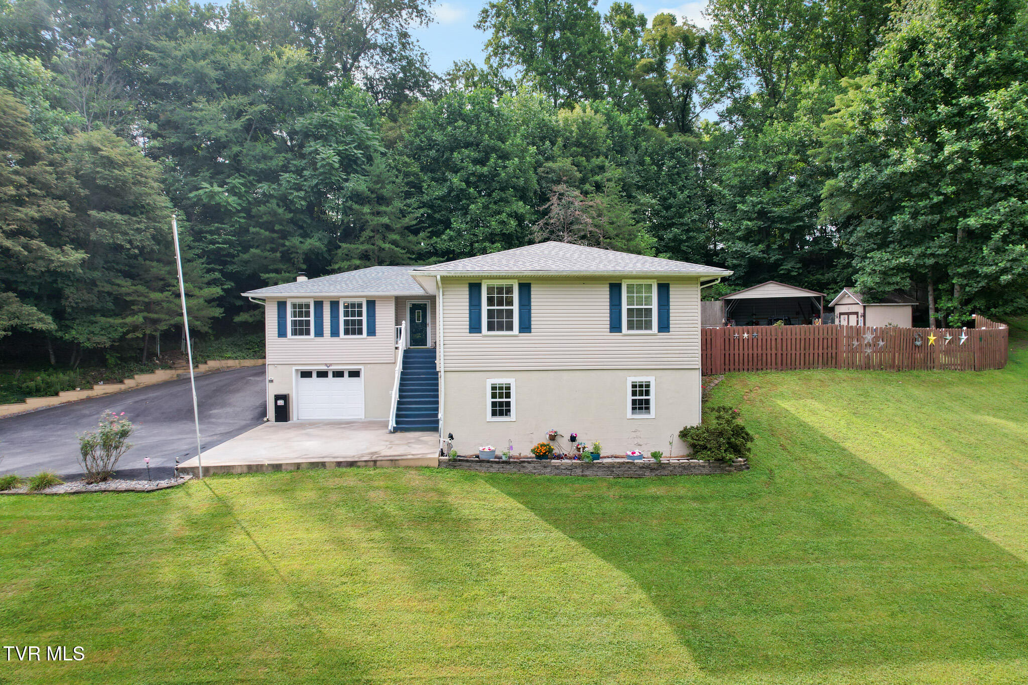 120 Elizabeth Ann Circle Property Photo 1