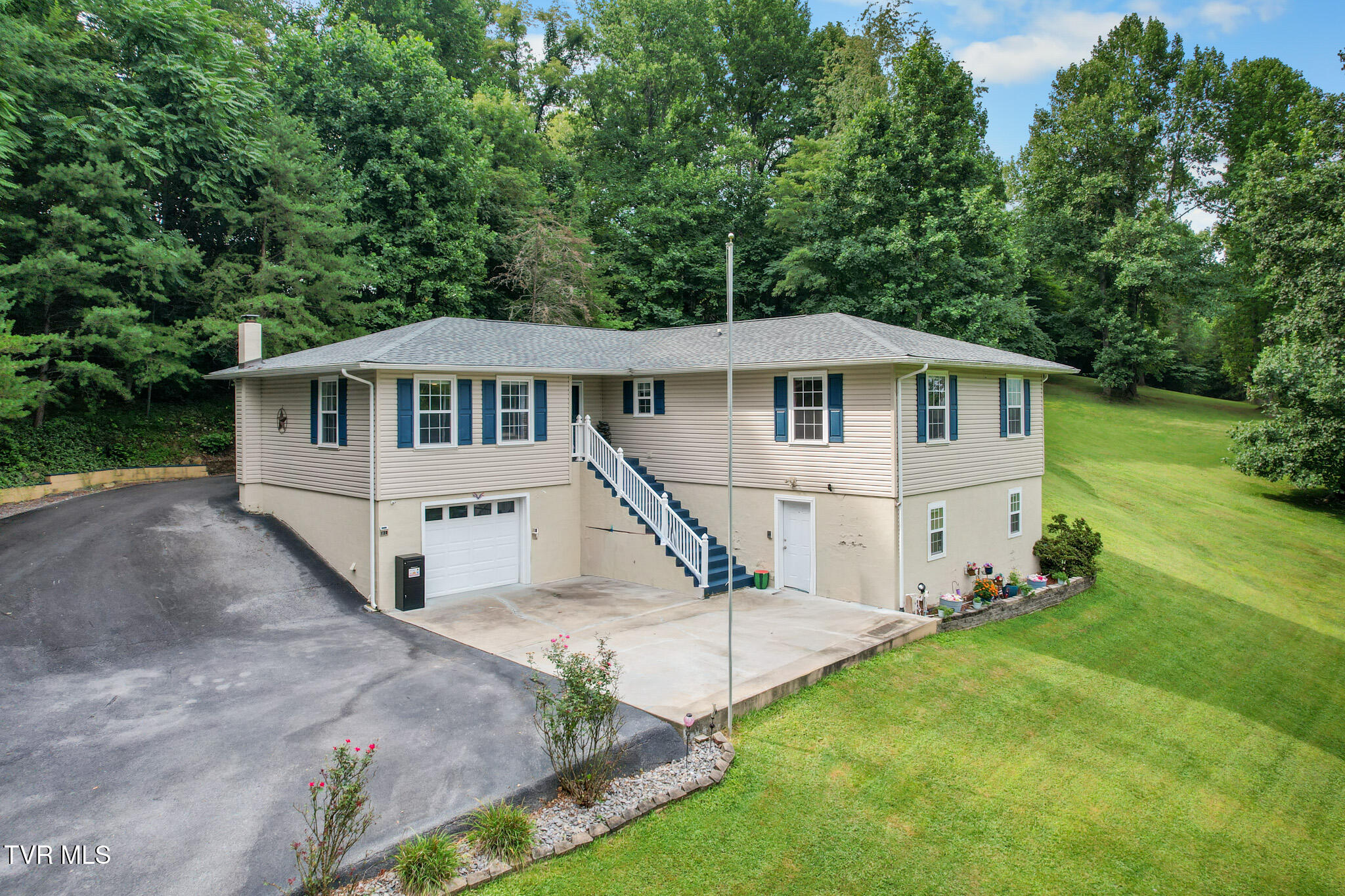 120 Elizabeth Ann Circle Property Photo 2