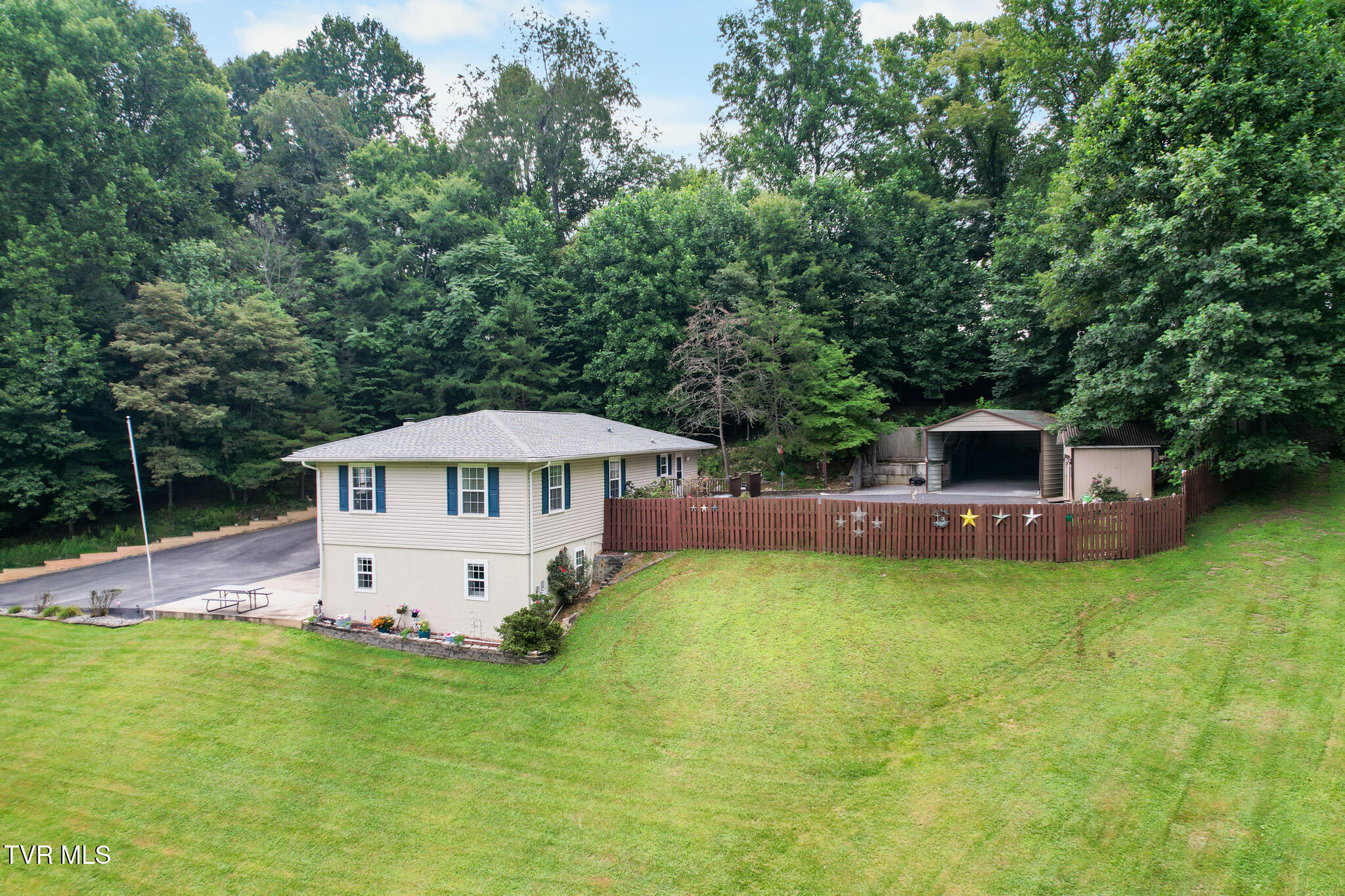 120 Elizabeth Ann Circle Property Photo 3