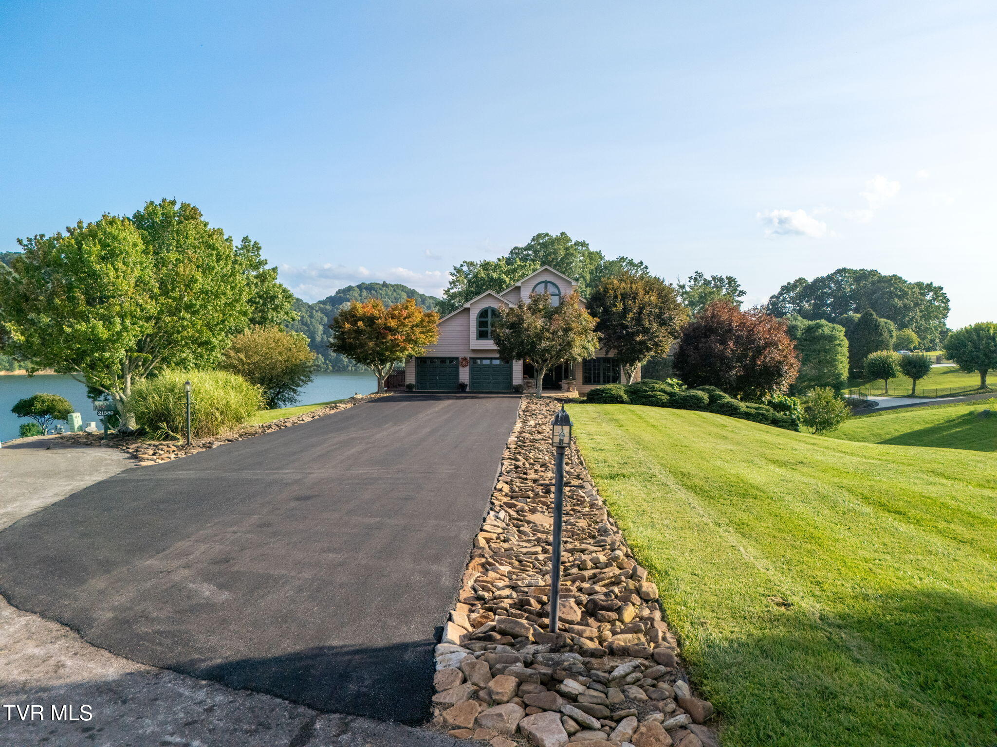 21580 Moonlight Bay Road Property Photo 4