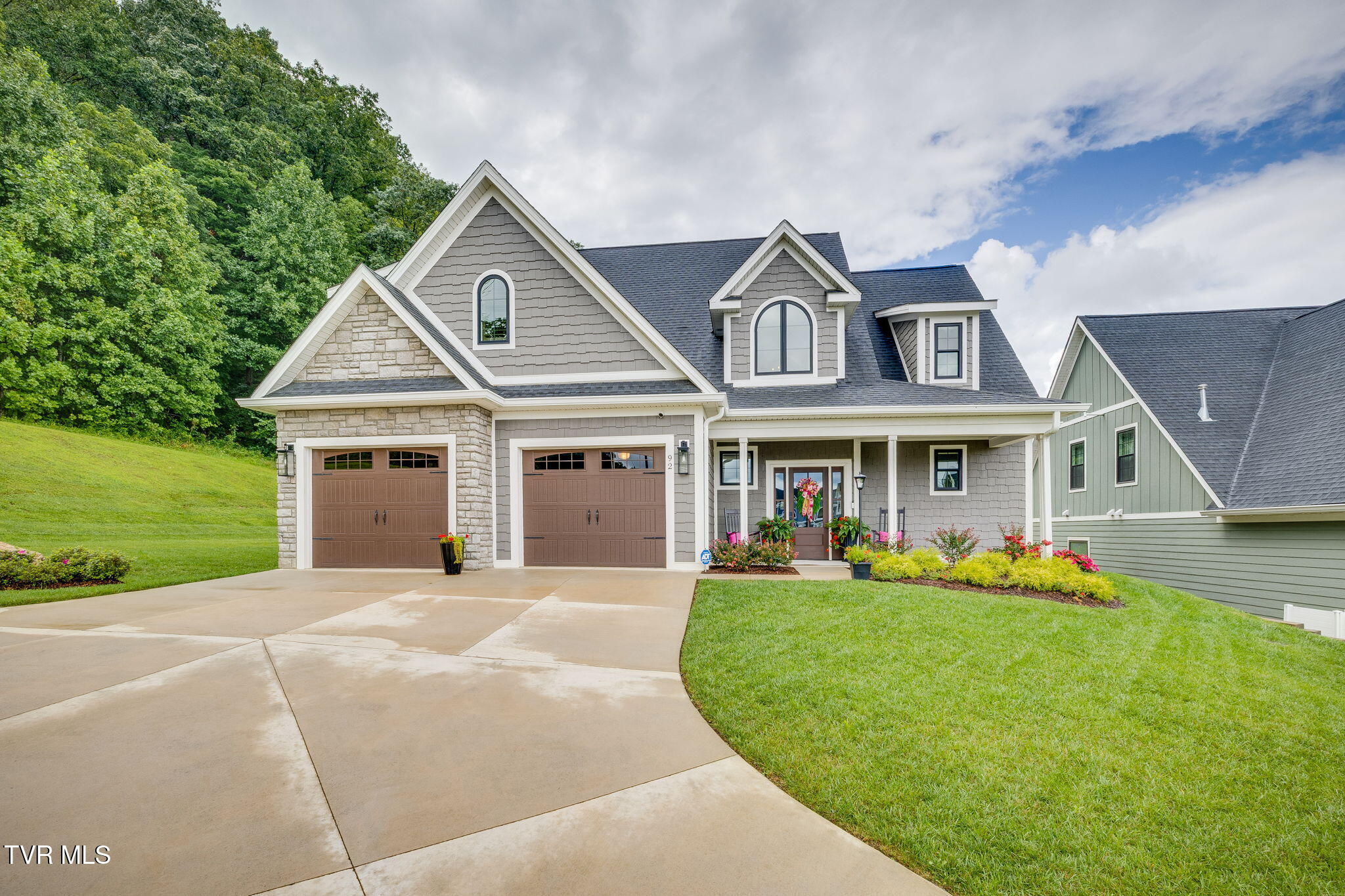 92 Slonaker Circle Property Photo 1