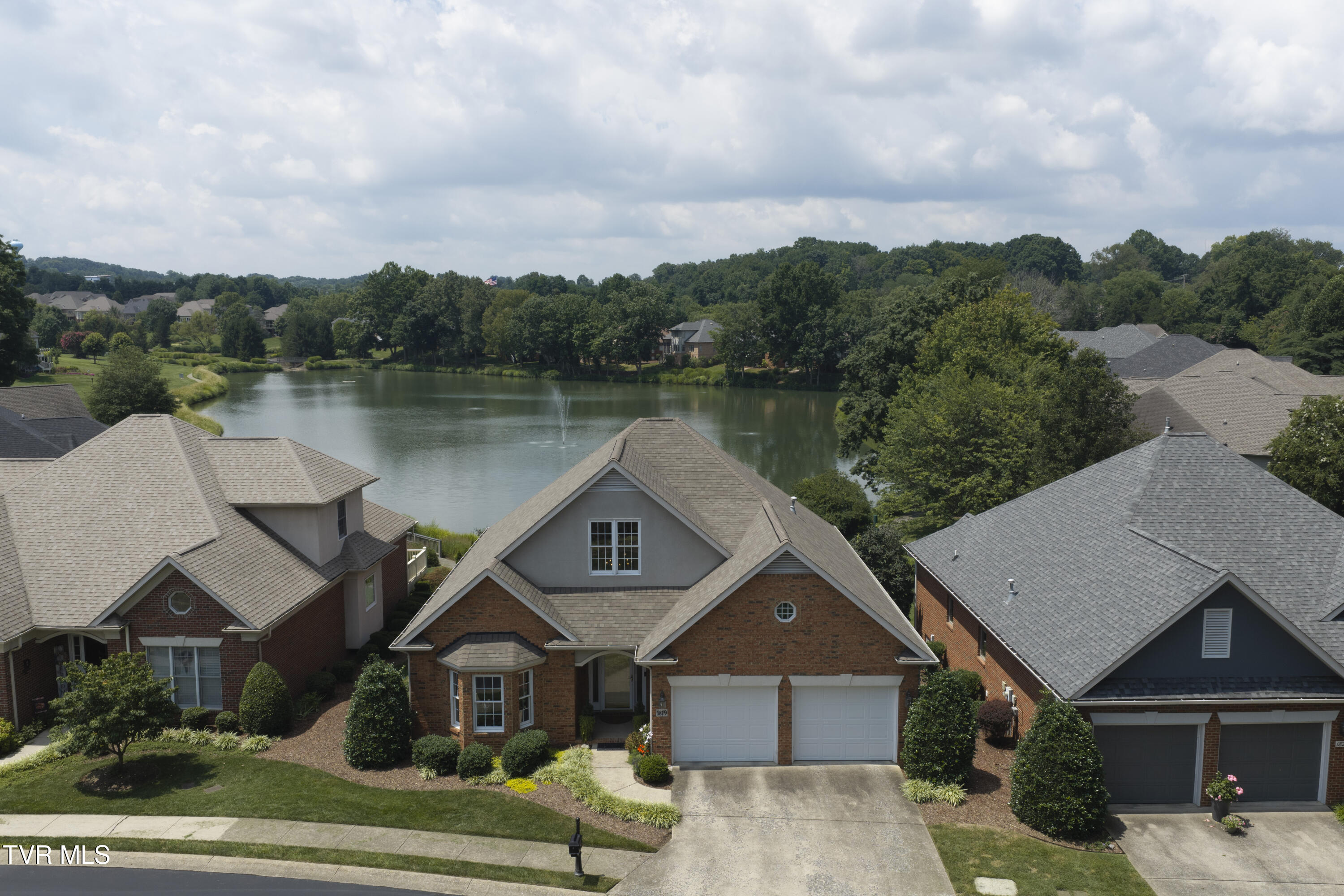 1819 Waters Edge Drive Property Photo 1