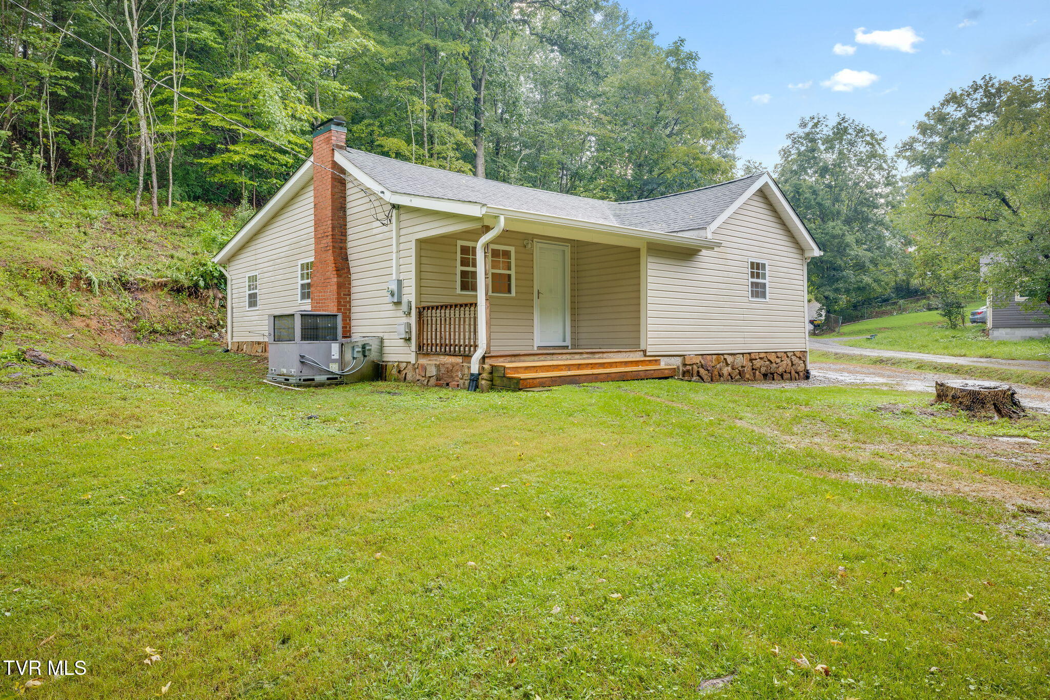 1300 Saratoga Road Property Photo 2
