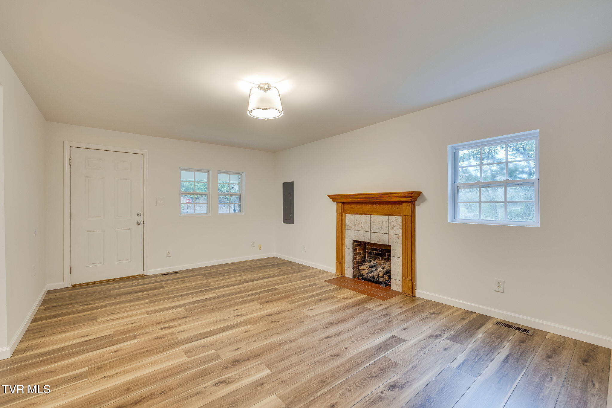 1300 Saratoga Road Property Photo 6