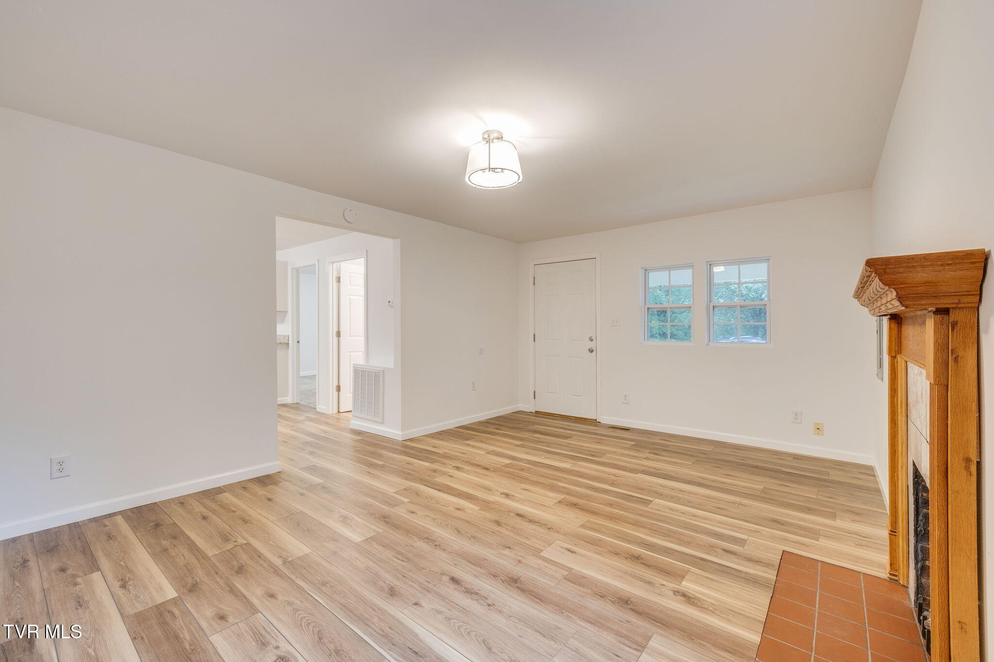 1300 Saratoga Road Property Photo 7