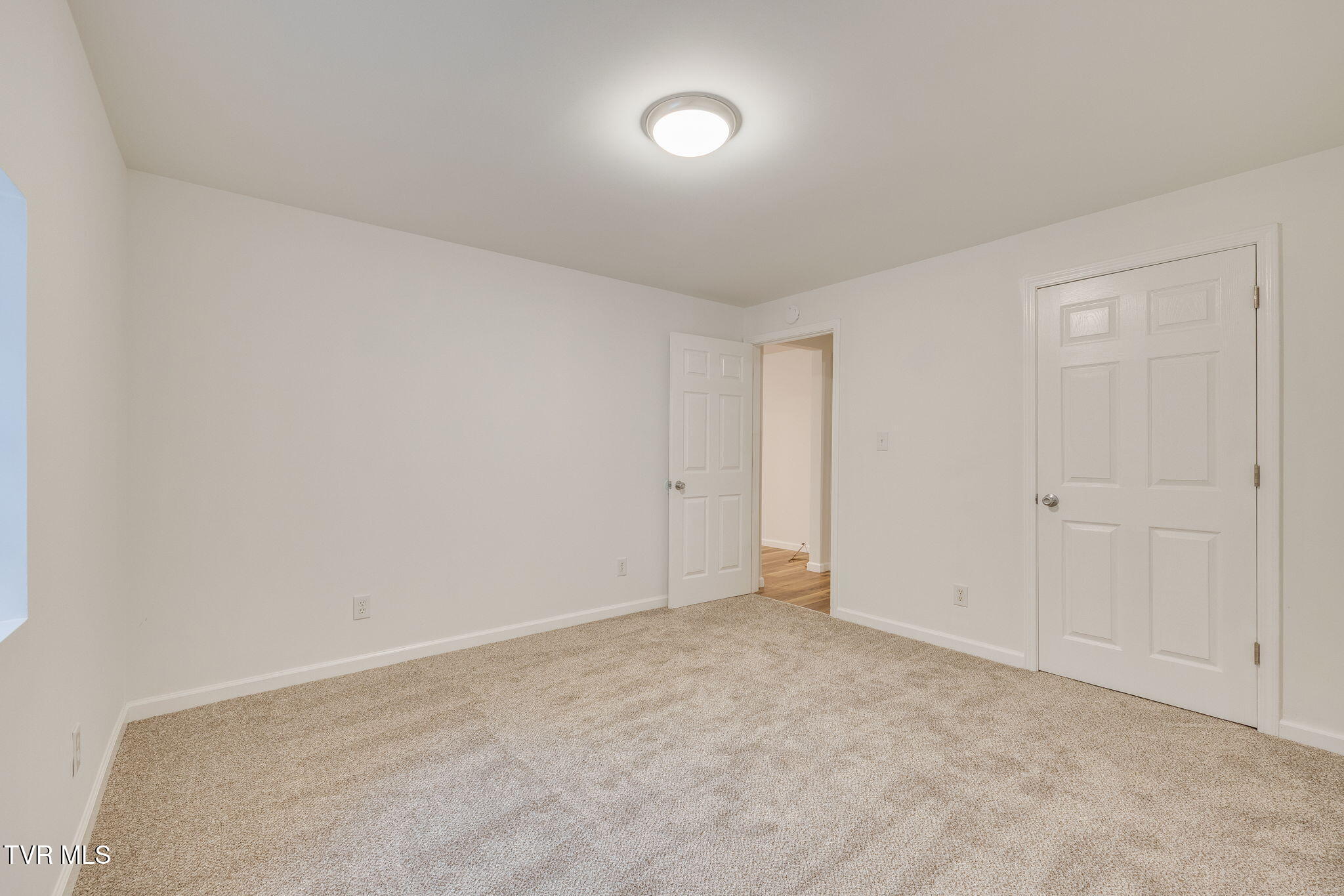 1300 Saratoga Road Property Photo 12