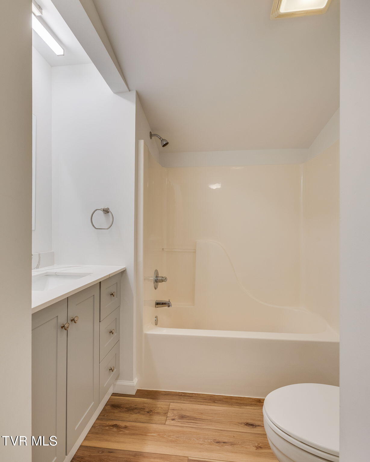 1300 Saratoga Road Property Photo 14
