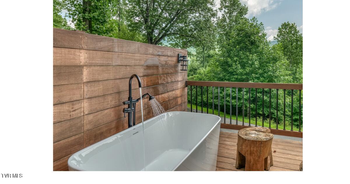 154 State Highway 143 Property Photo 13