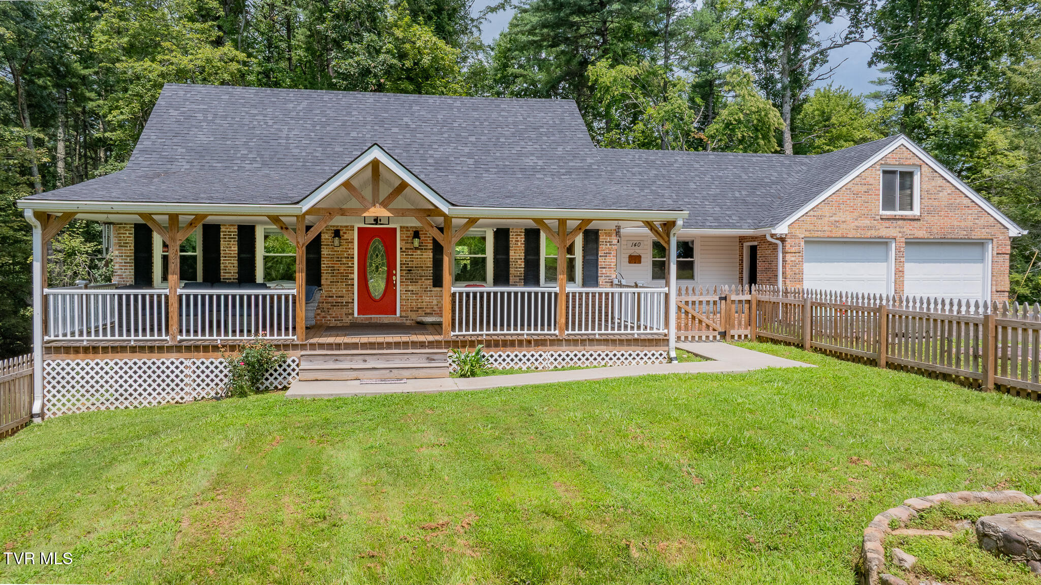 140 Tanglewood Drive Property Photo 1