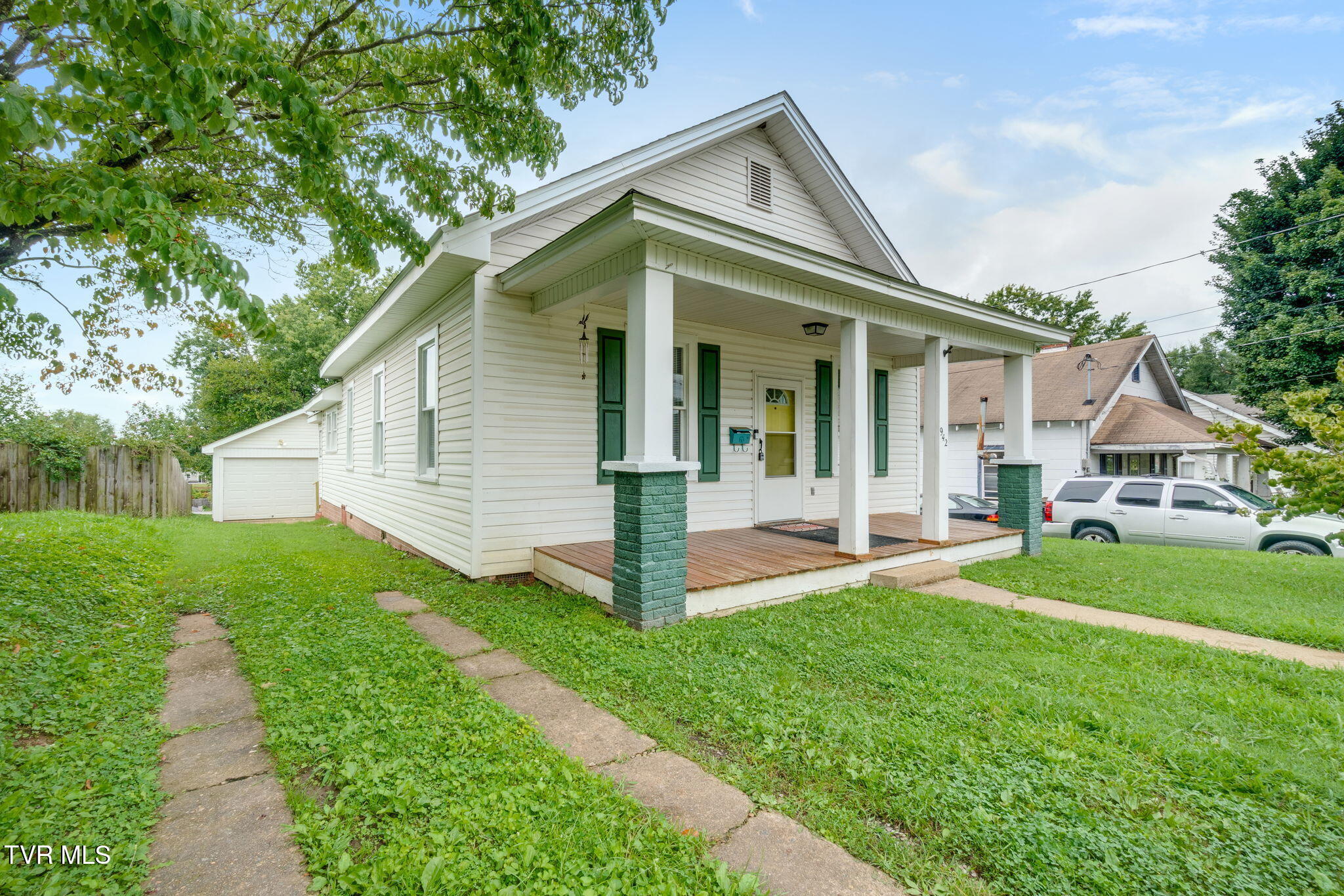942 Fairview Avenue Property Photo 3