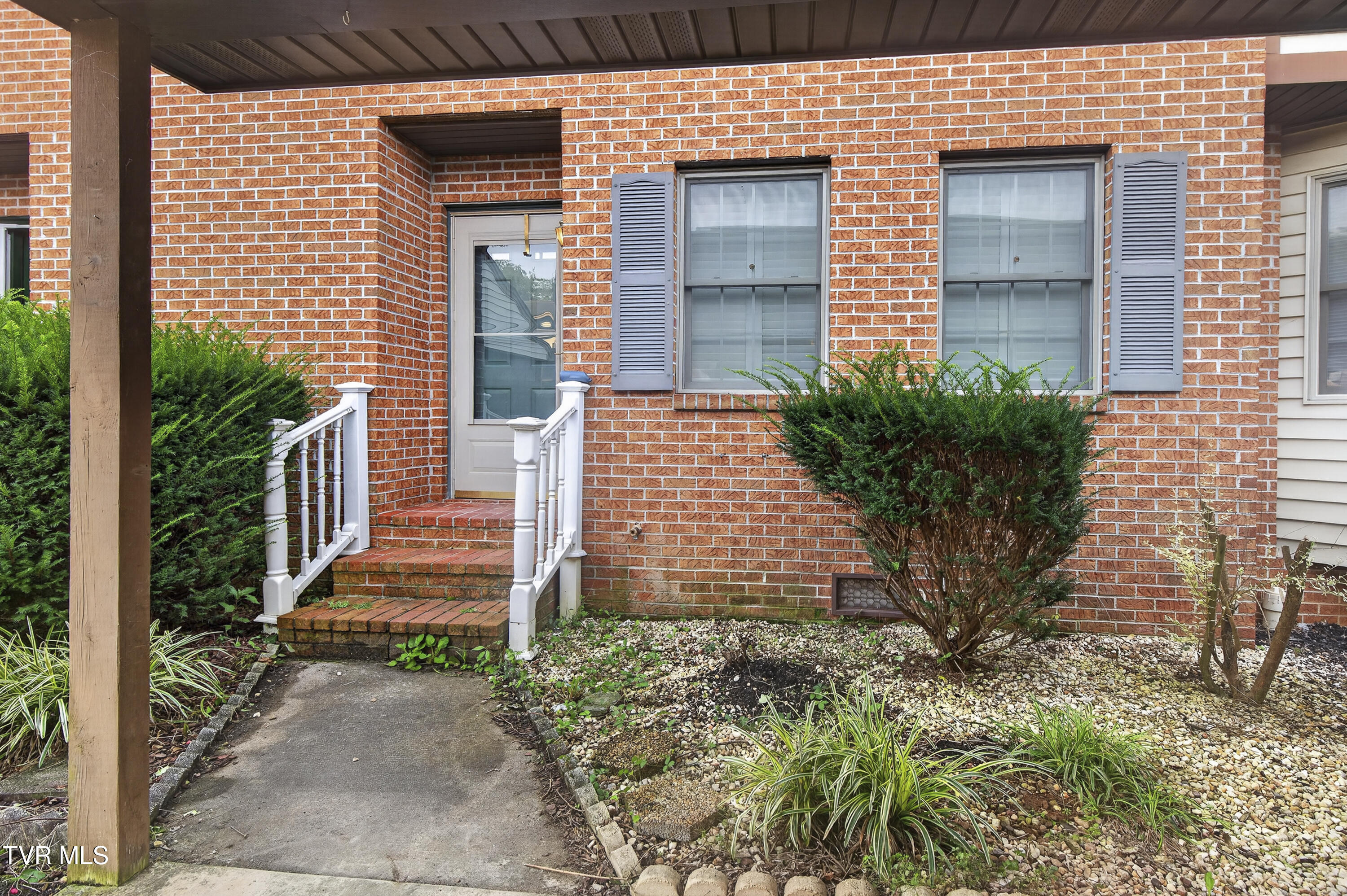 806 Crosscreek Drive 806 Property Photo 1