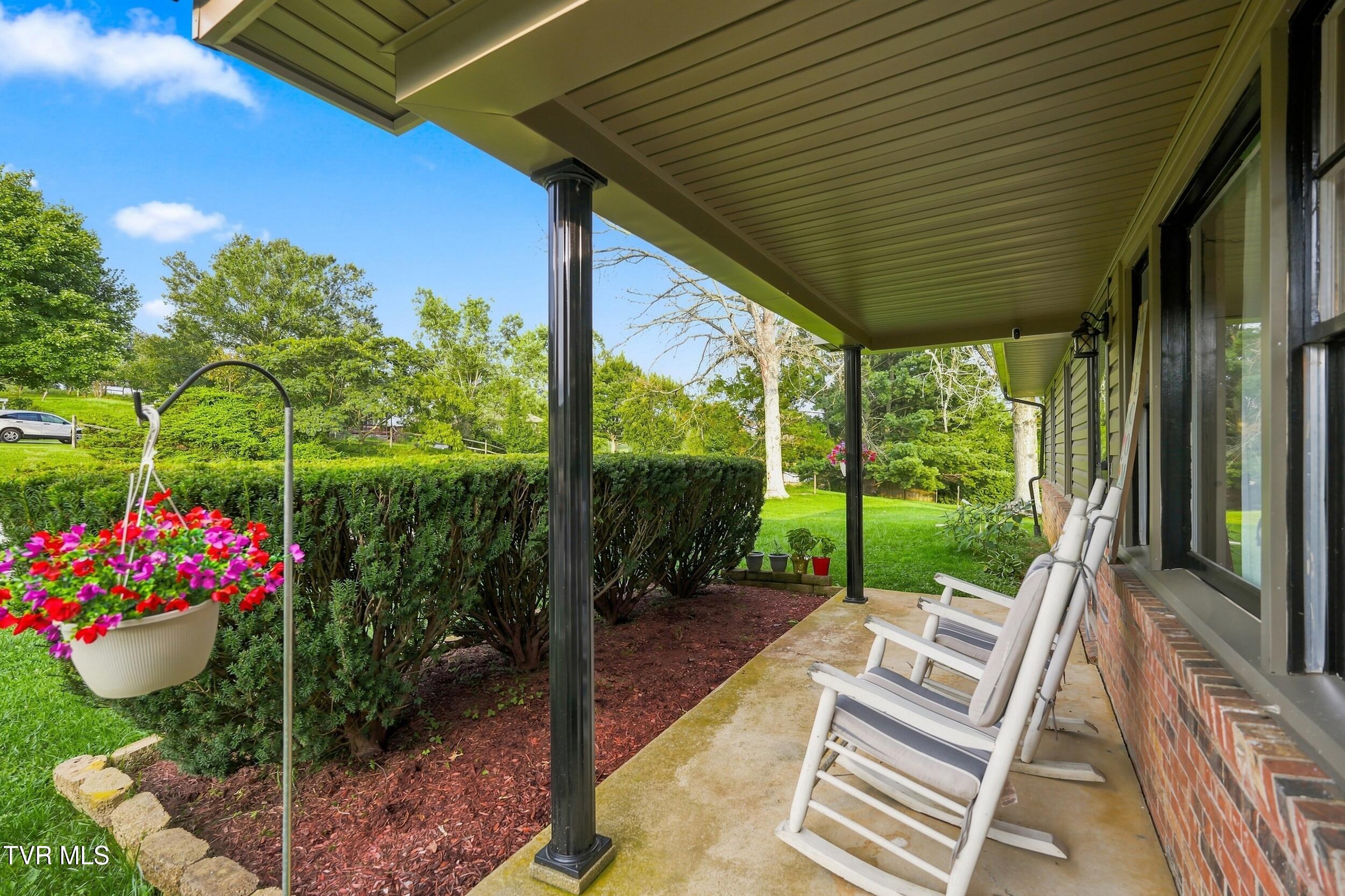 22197 Green Village Drive Property Photo 6