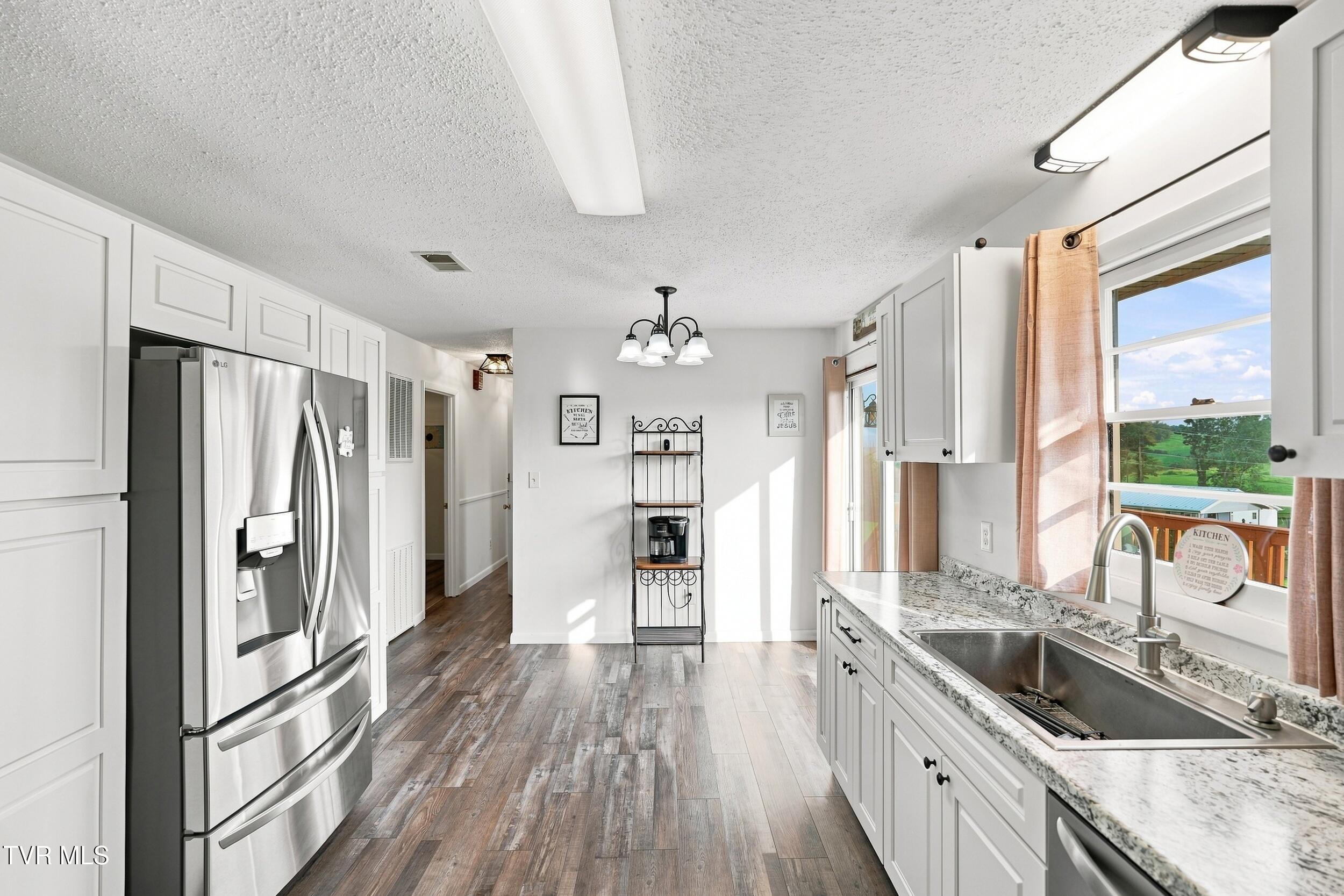 22197 Green Village Drive Property Photo 11