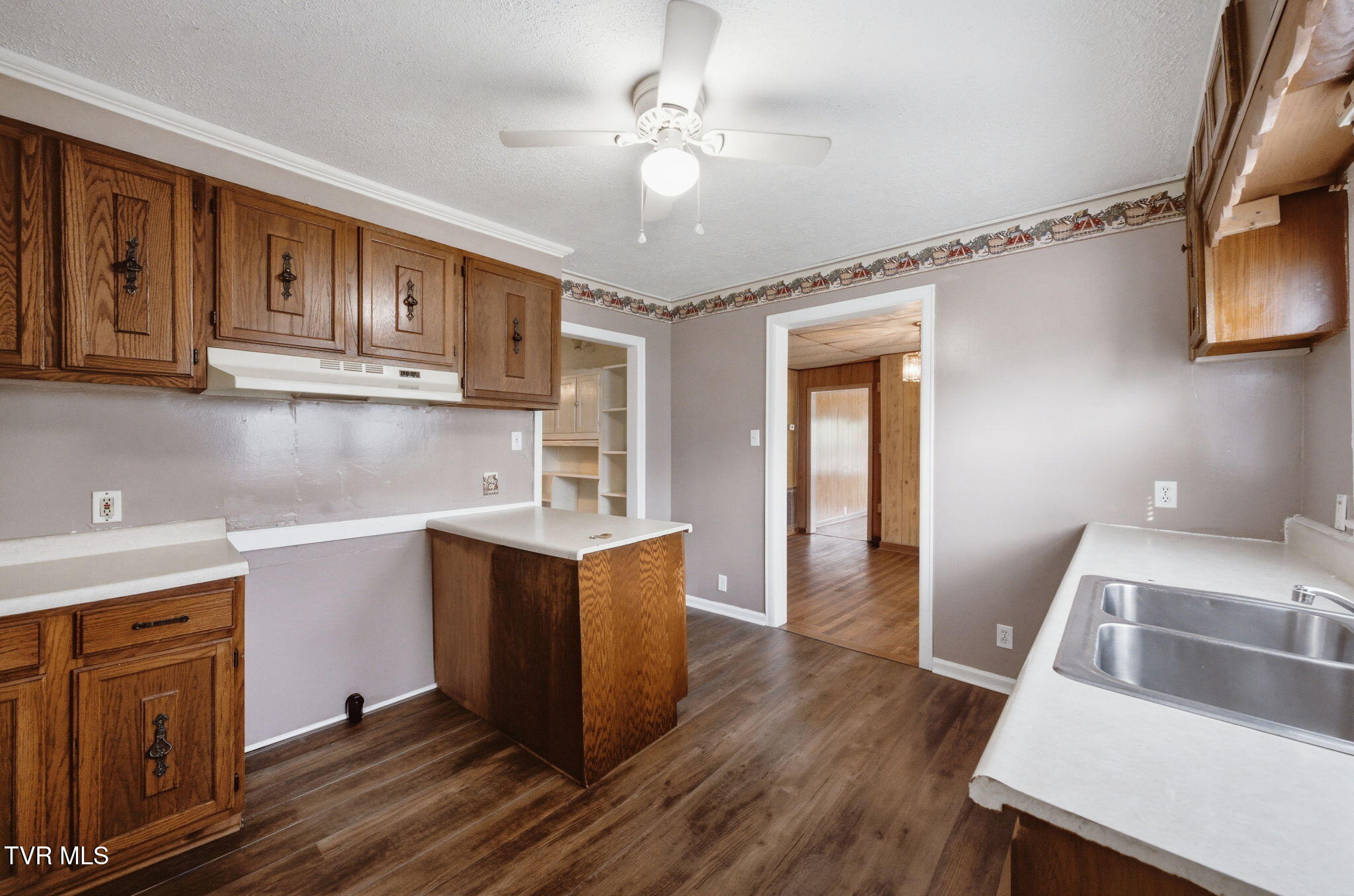 1649 E Street Property Photo 5