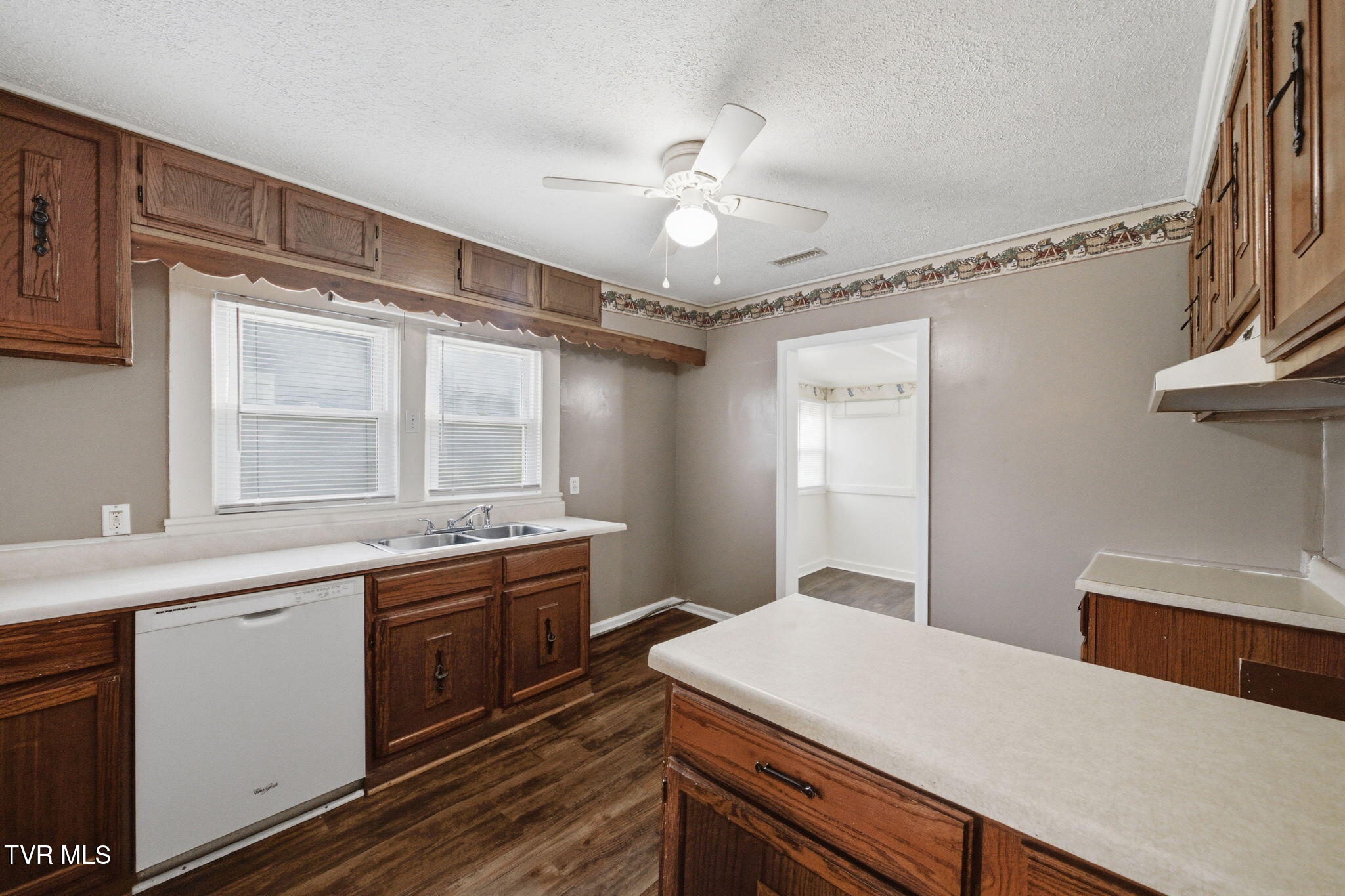 1649 E Street Property Photo 6
