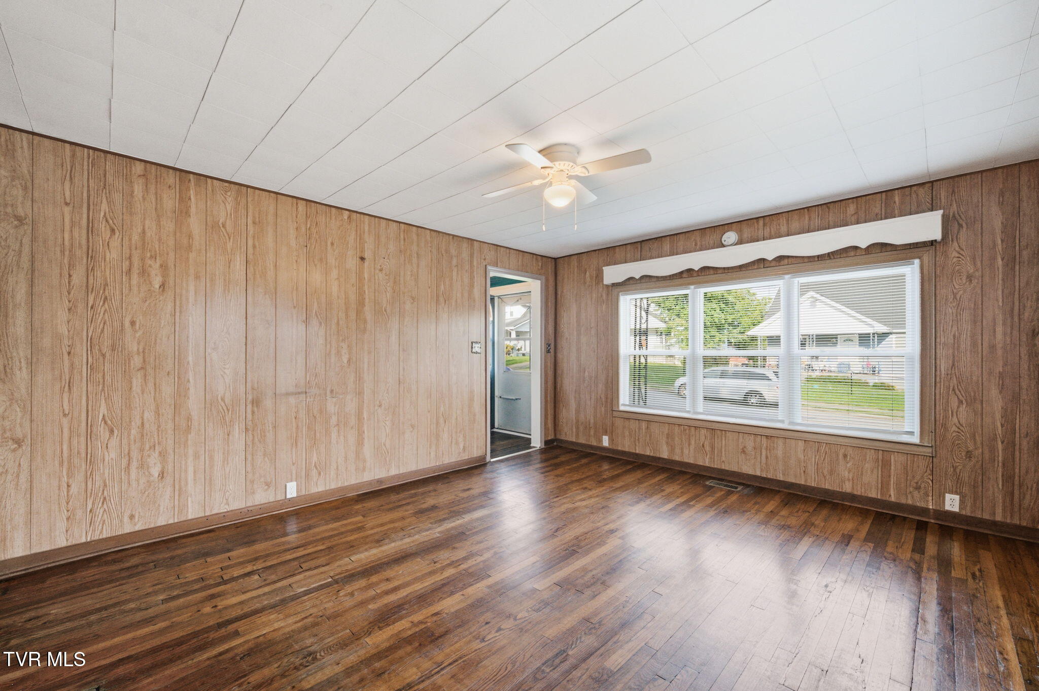 1649 E Street Property Photo 8