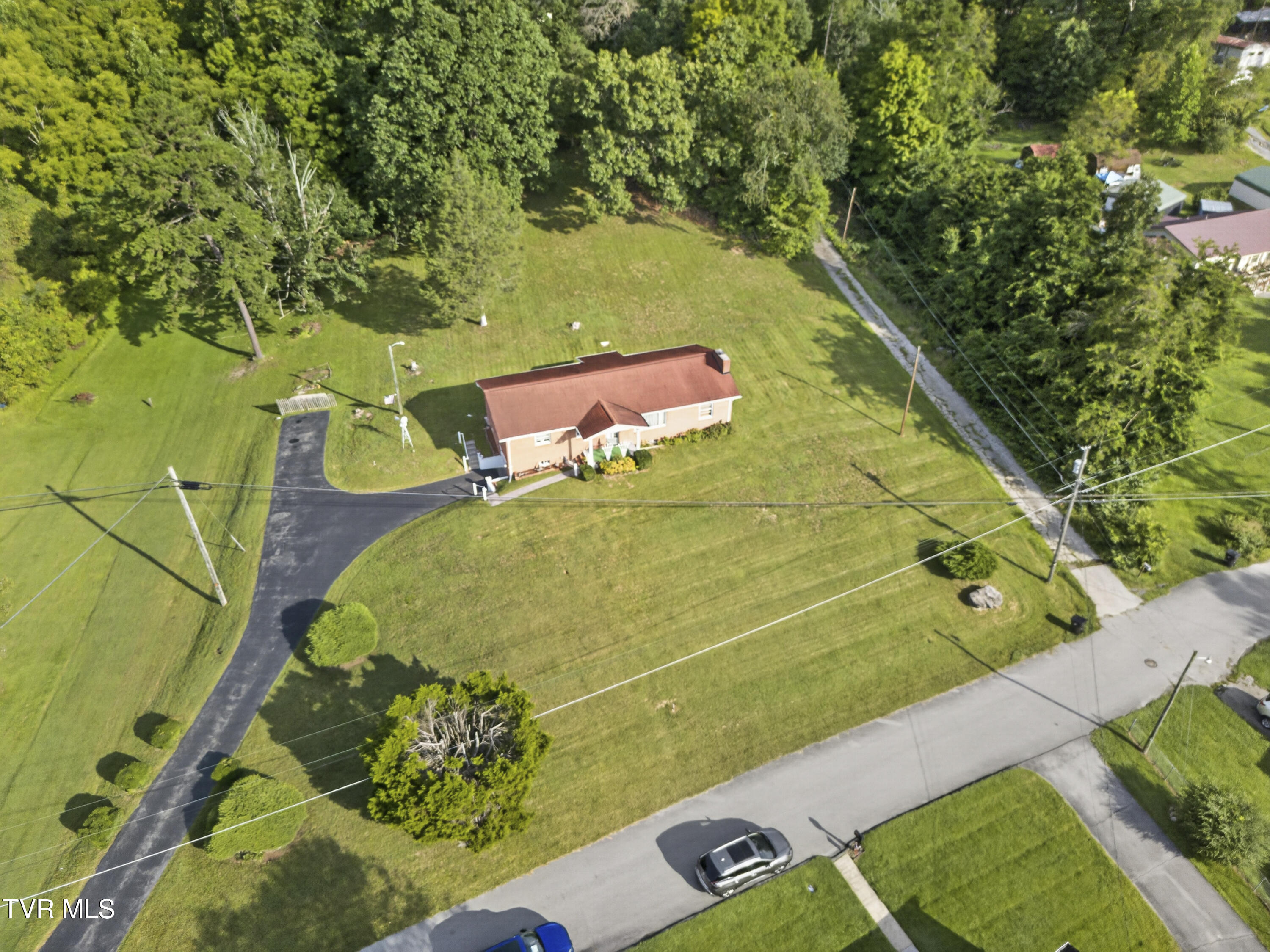 192 2nd Avenue Property Photo 6