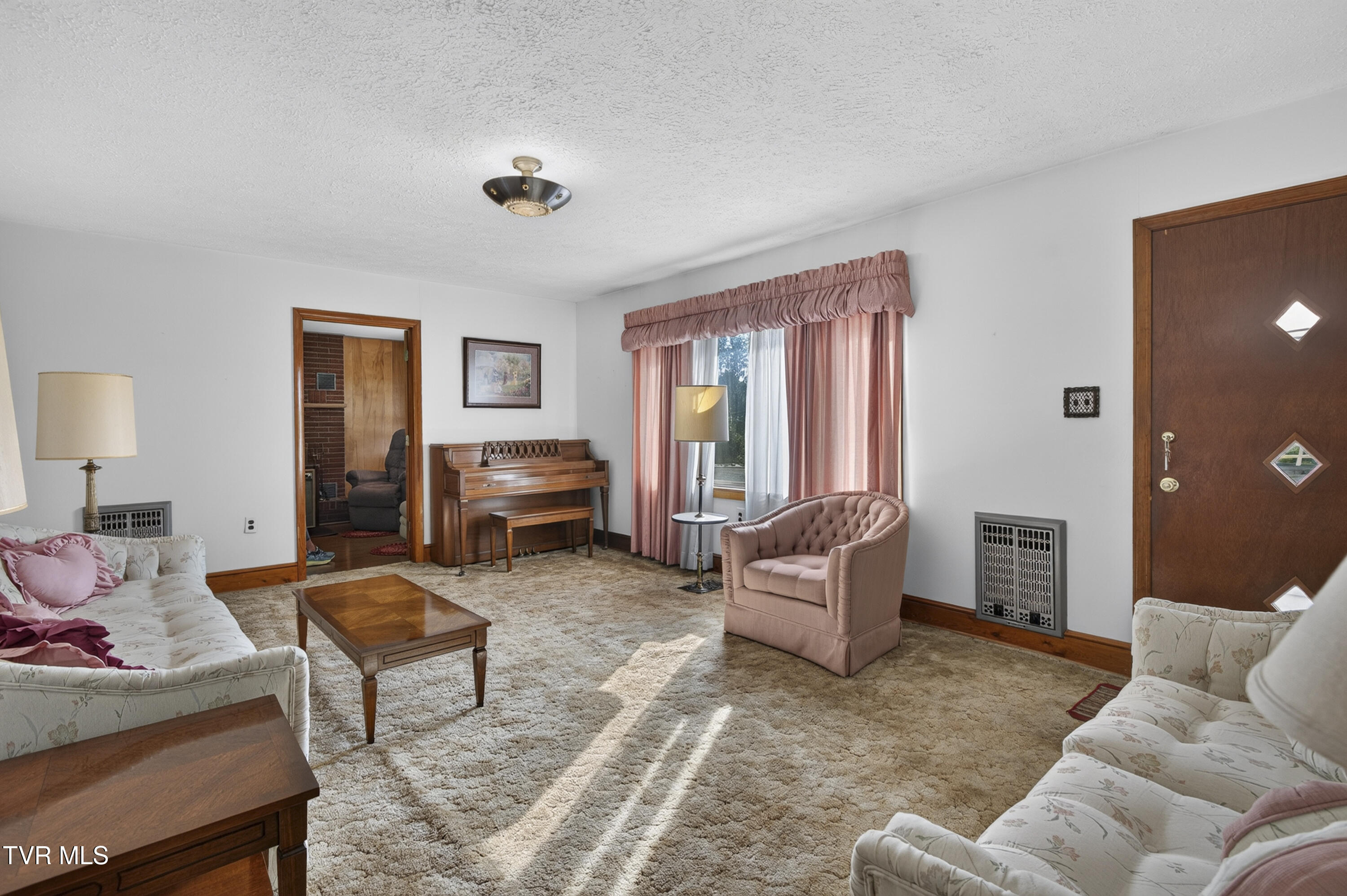 192 2nd Avenue Property Photo 9
