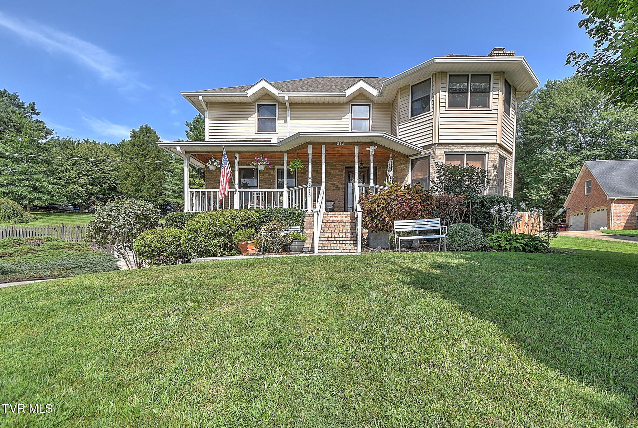 818 Lizabeth Drive Property Photo 1