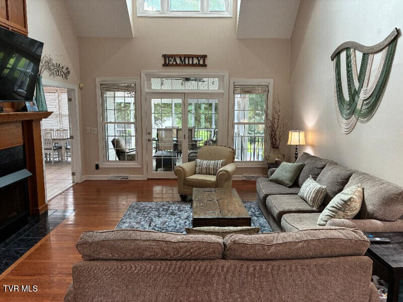115 Lazy Lane Property Photo 6